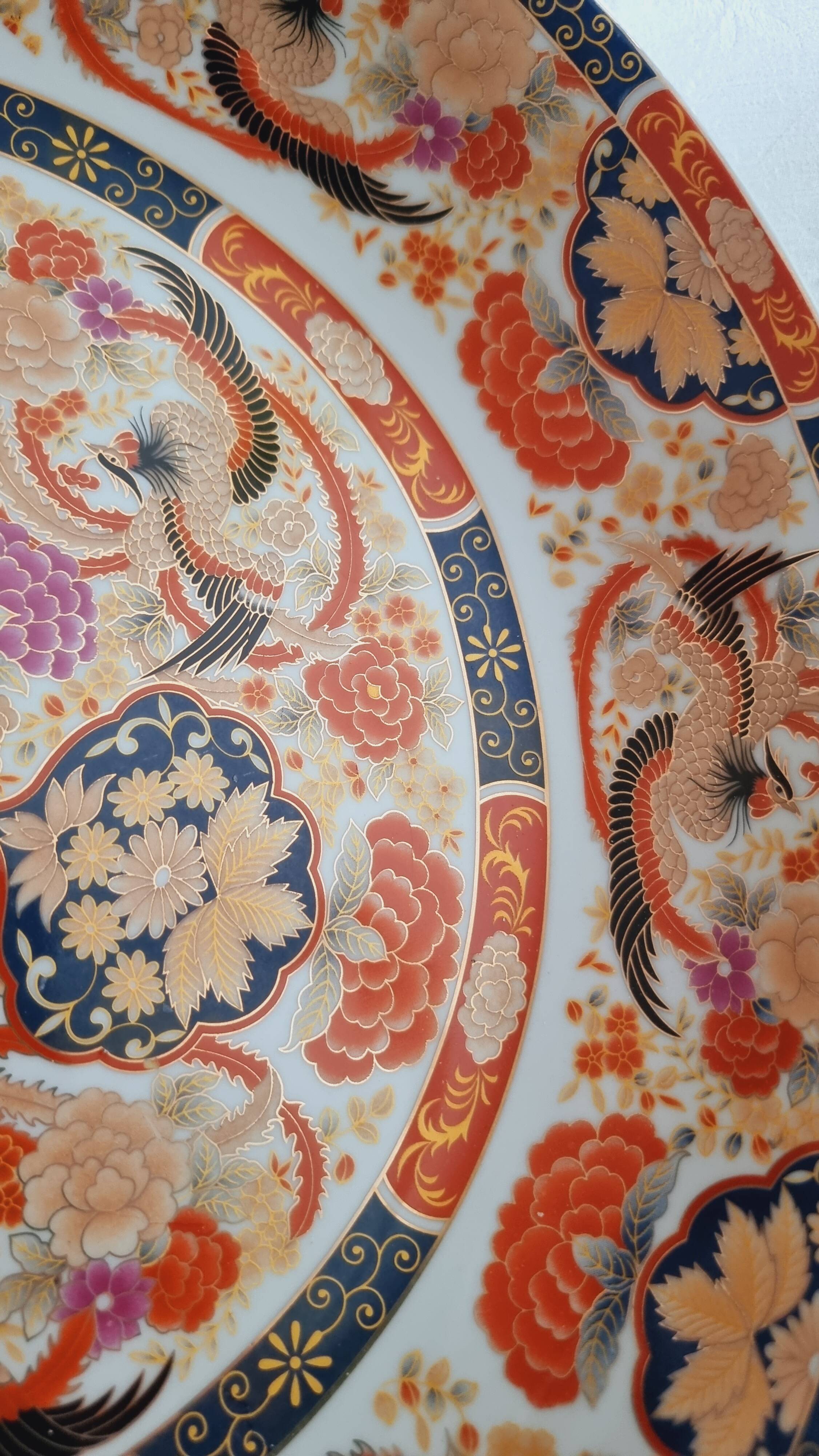 Large deep porcelain plate in Imari style (35.5 cm) with "Phe" decoration.
