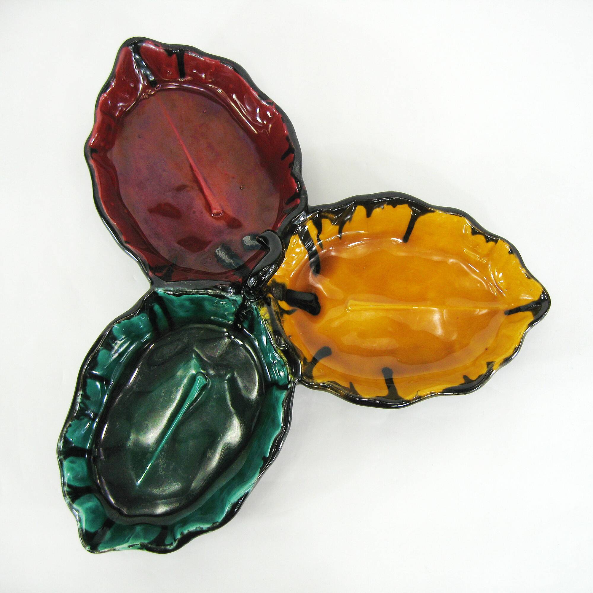 Ceramic compartmentalized leaf-shaped dish - vintage 50s