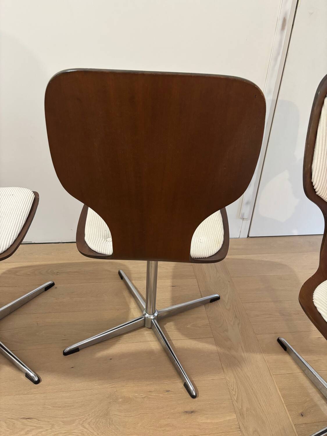 Lot of 4 vintage swivel chairs in the style of Arne Jacobsen.