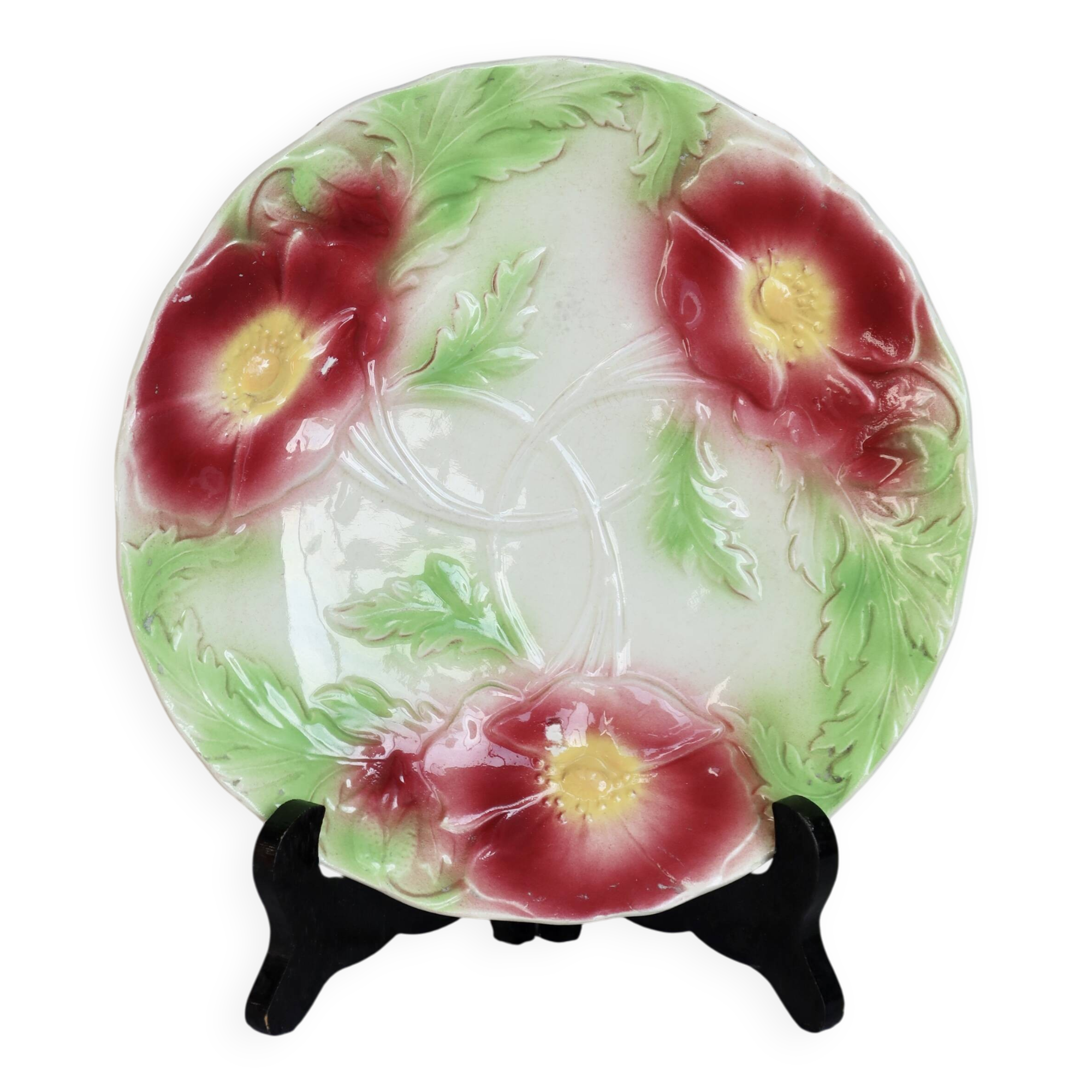 Assiette à dessert vintage en barbotine – Fleurs bordeaux