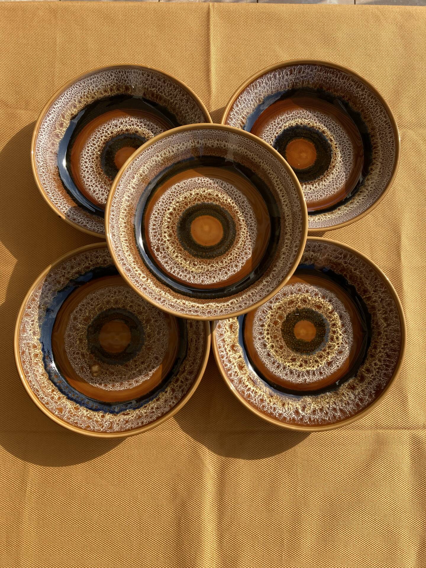 Assiettes creuses organiques et volcaniques Hawaï Sarrreguemines France