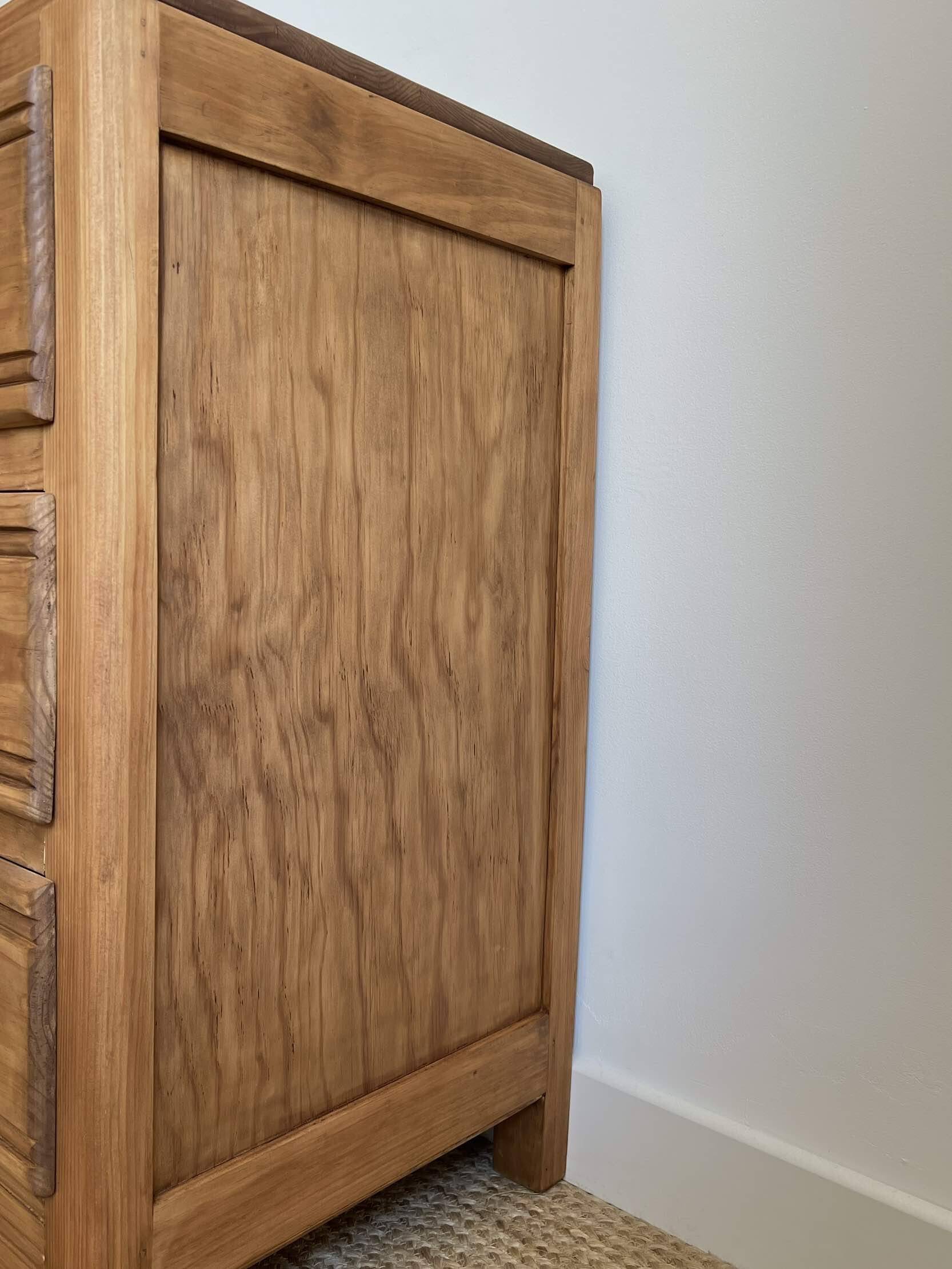 Art deco chest of drawers