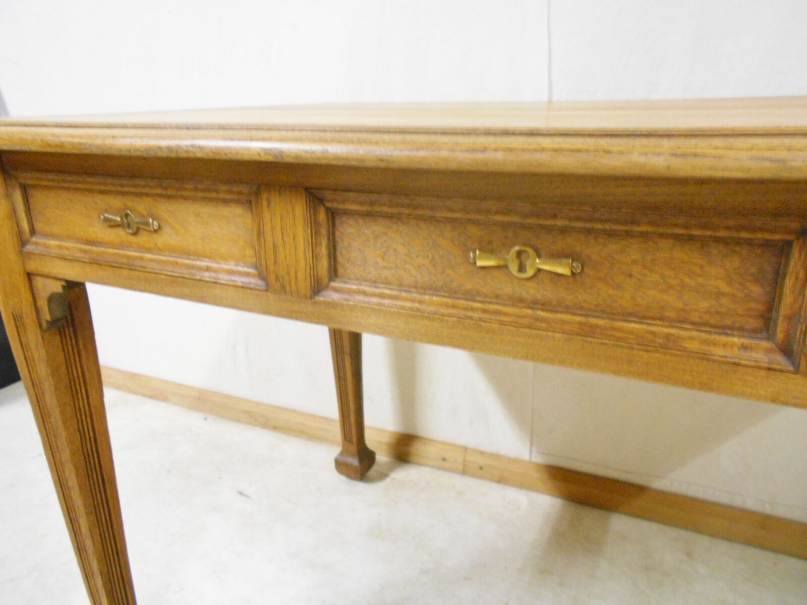 Art deco desk