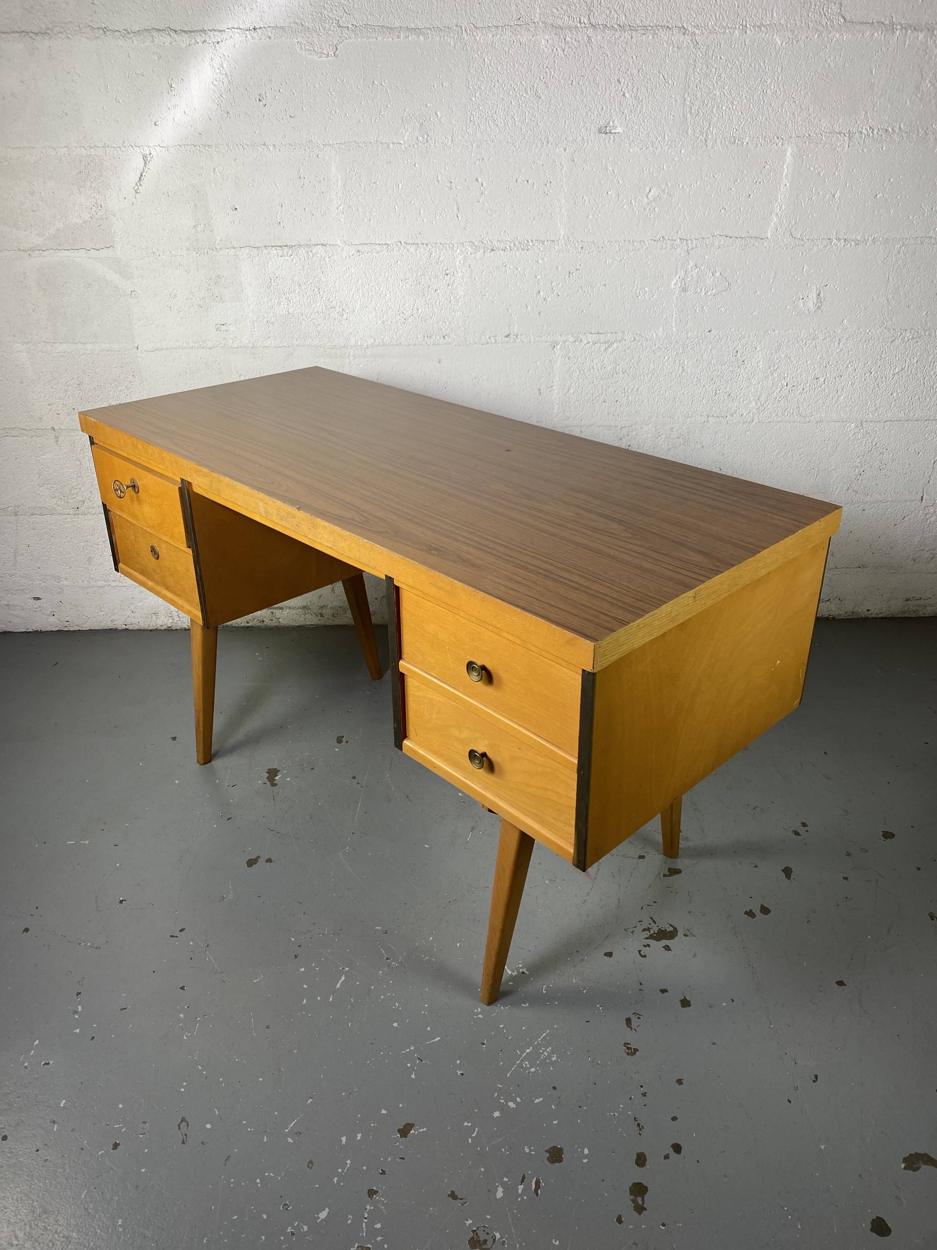 Desk Ekawerk Horn Lippe