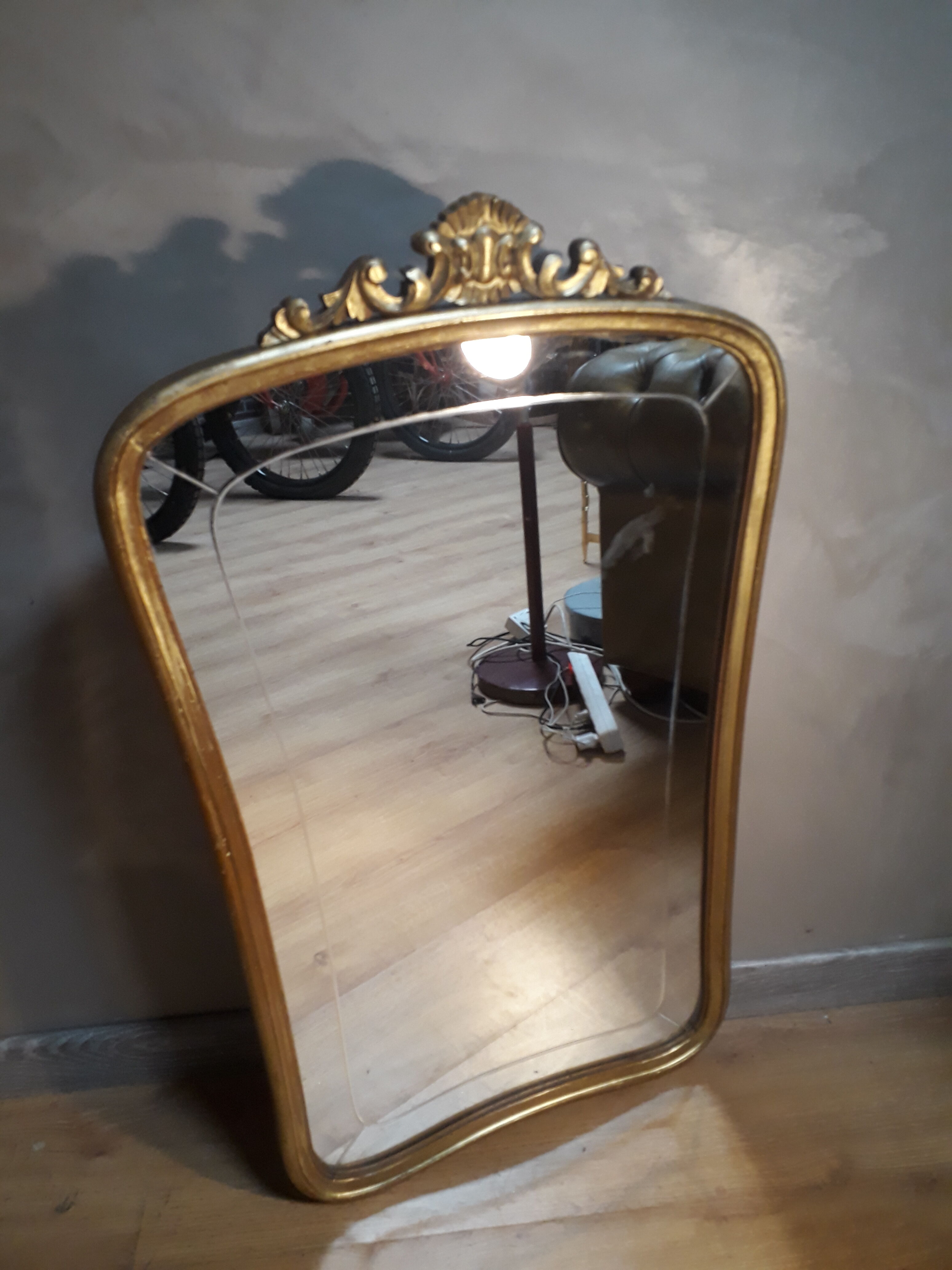 Miroir ciselé 1900 au mercure patine doré - 91x57cm