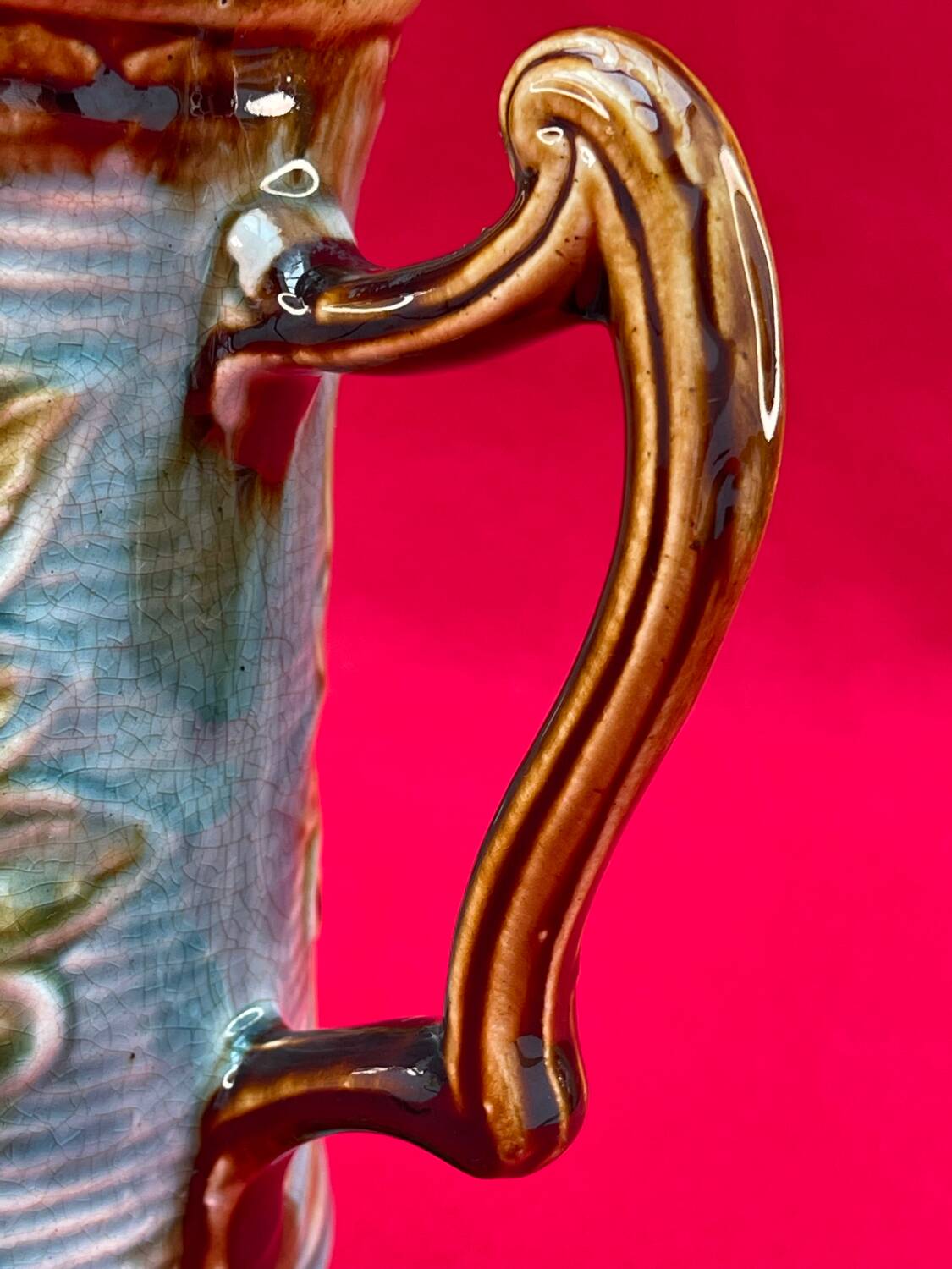 Pichet Art Nouveau en barbotine belge Wasmuel, XIXe siècle