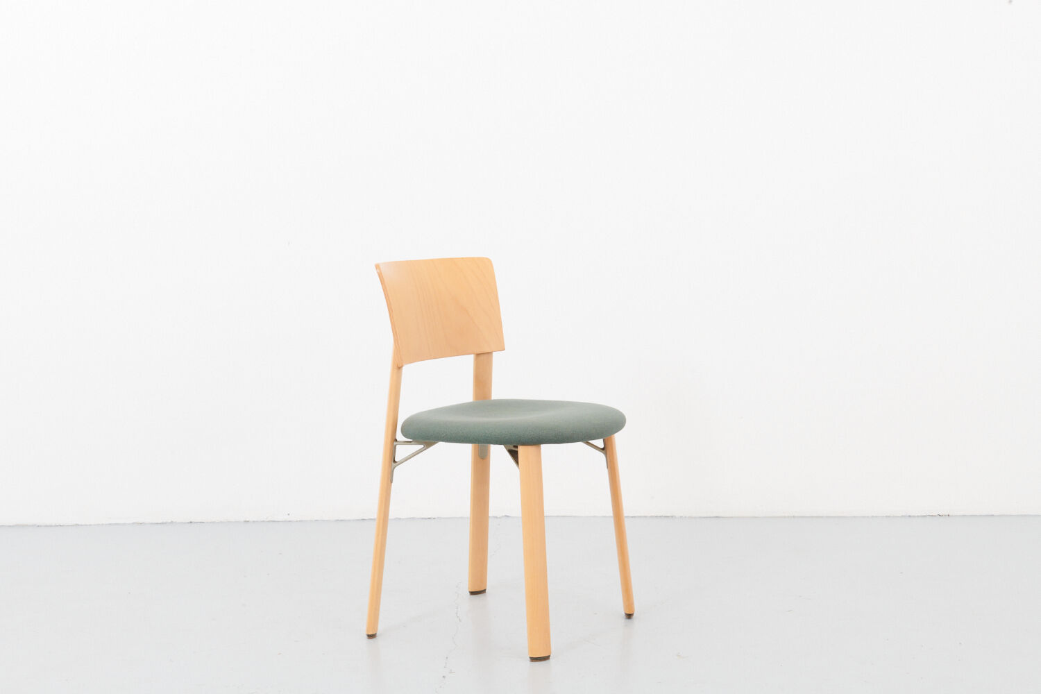 Kusch &Co chair made of wood and green fabric