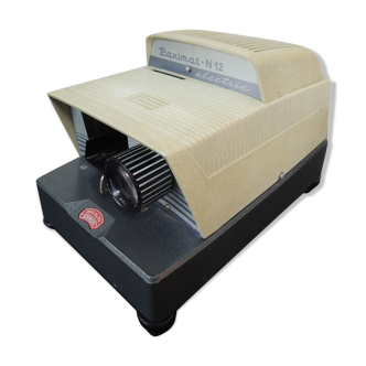 Slide projector