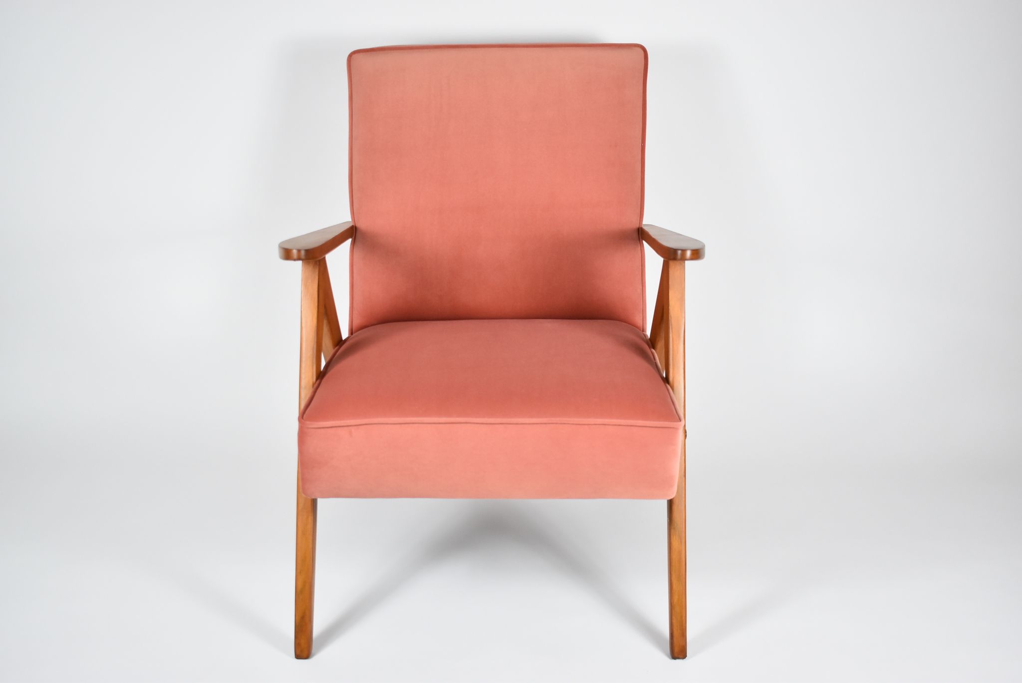 Vintage velvet armchair model Var 1960s fully restored, pink fabric, teak