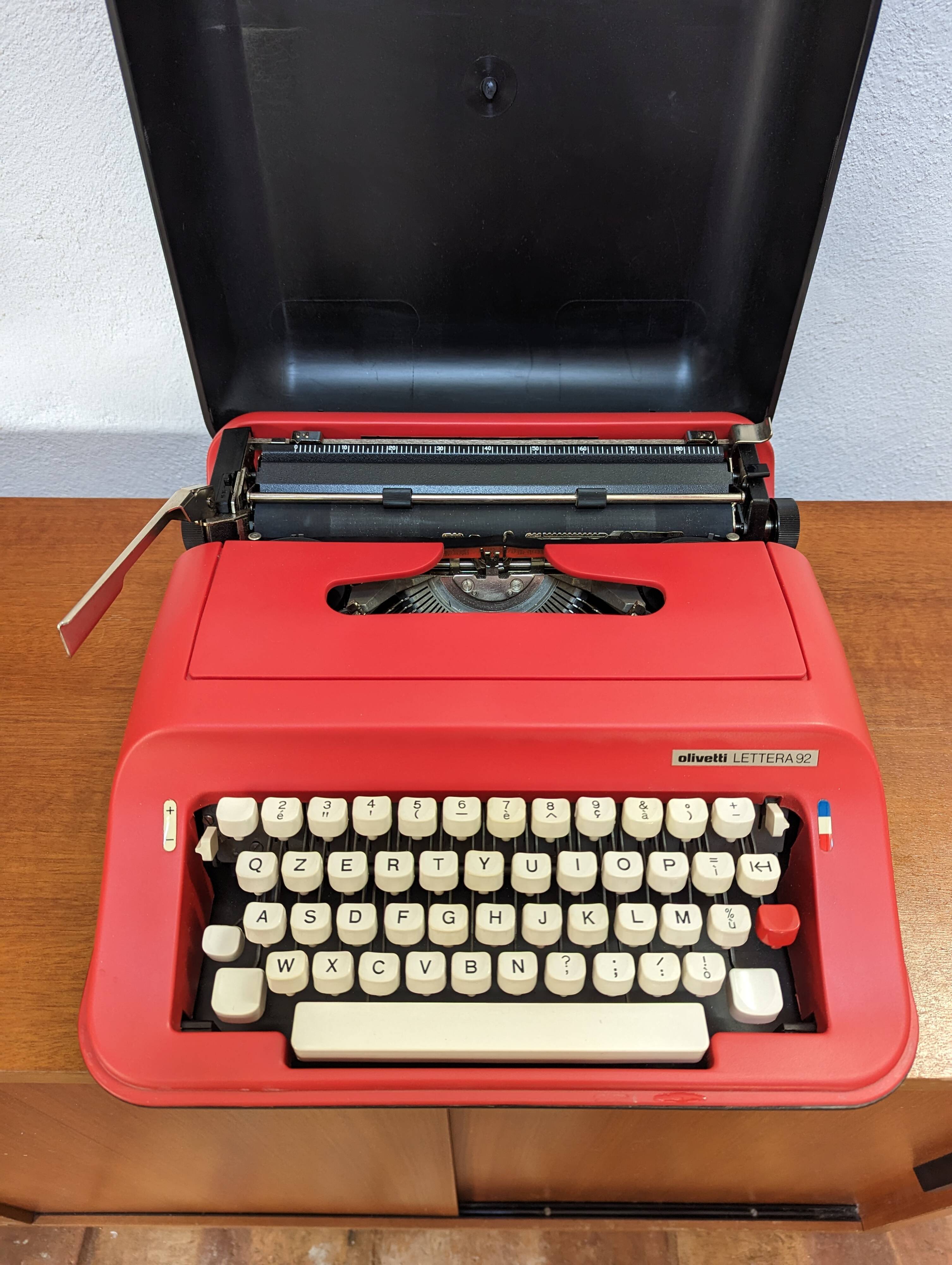 Machine à écrire Olivetti Lettera 92