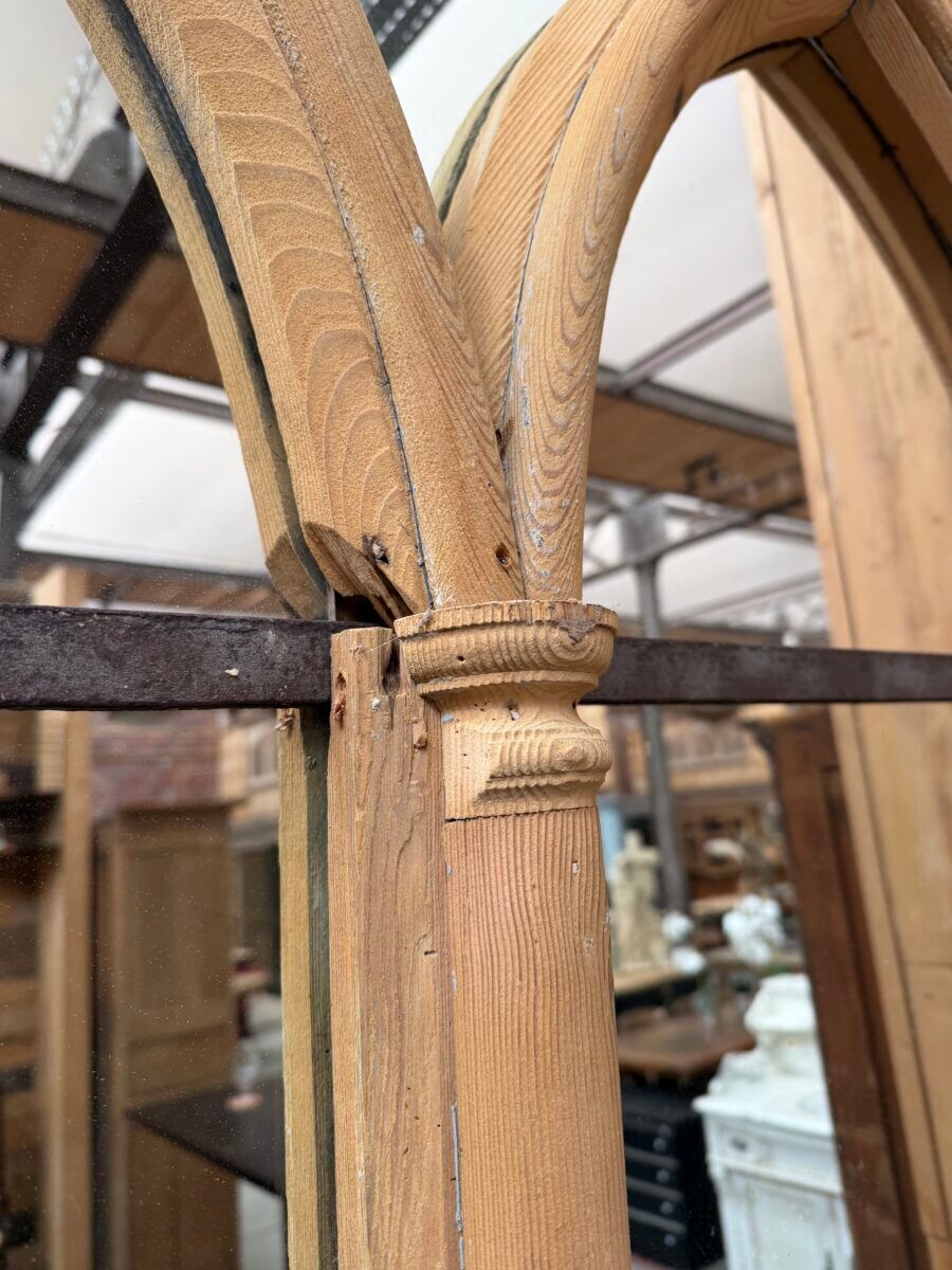 Miroir de style gothique fin XIXème