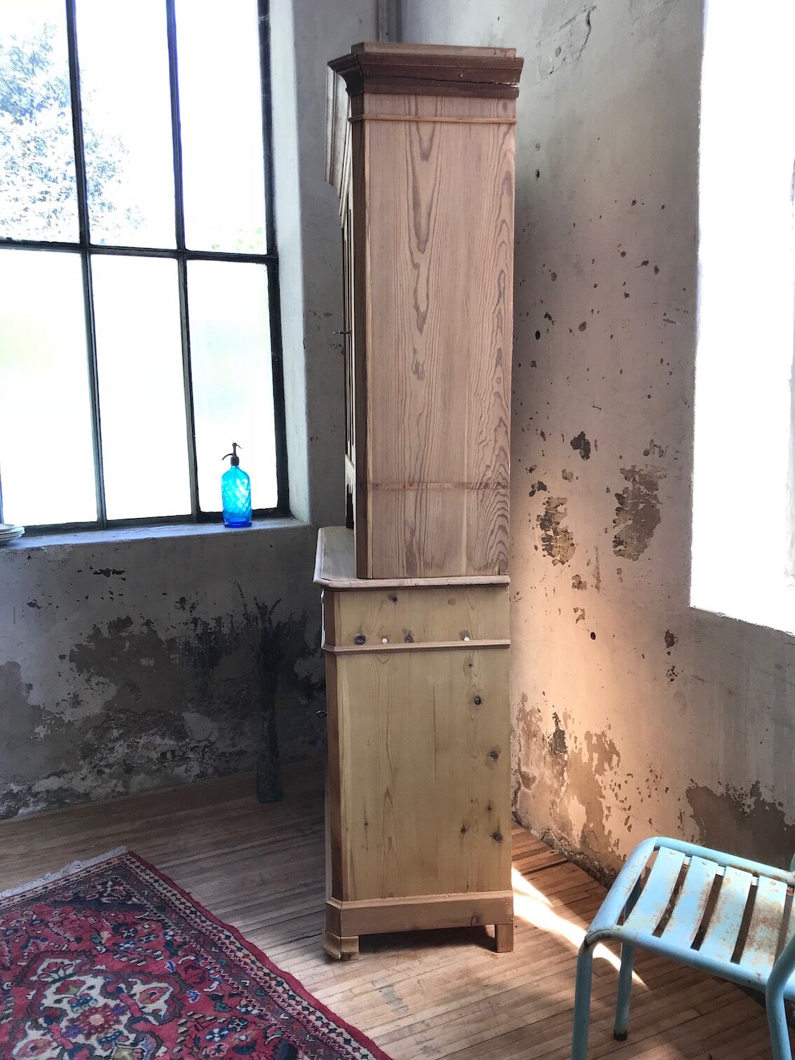 Buffet two bodies in raw pine