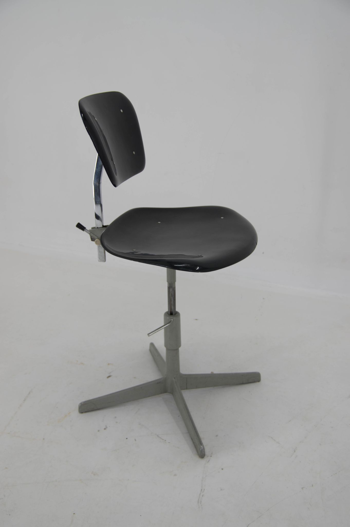 Chaise réglable industrielle, Tchécoslovaquie, années 1960