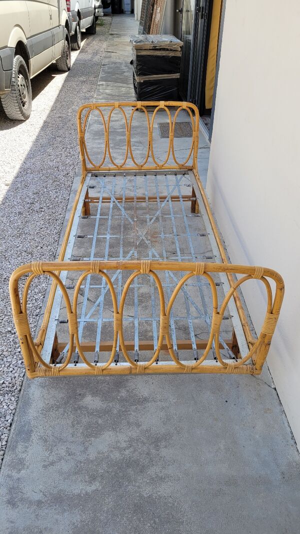 Lit corbeille en rotin vintage 1950