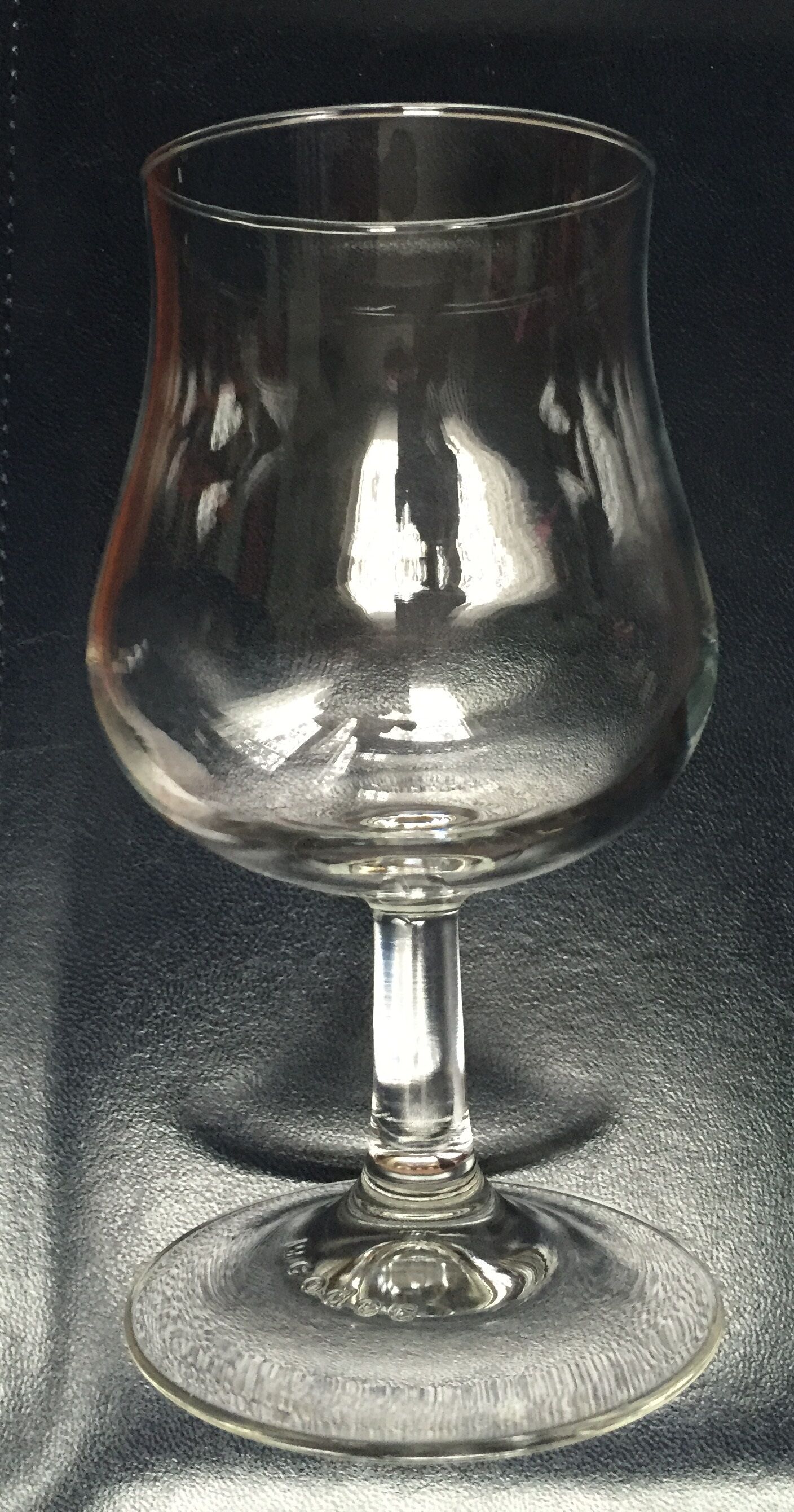 Set of 5 burgundy wine glasses