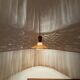 Lampe murale en teck et raffia ajustable