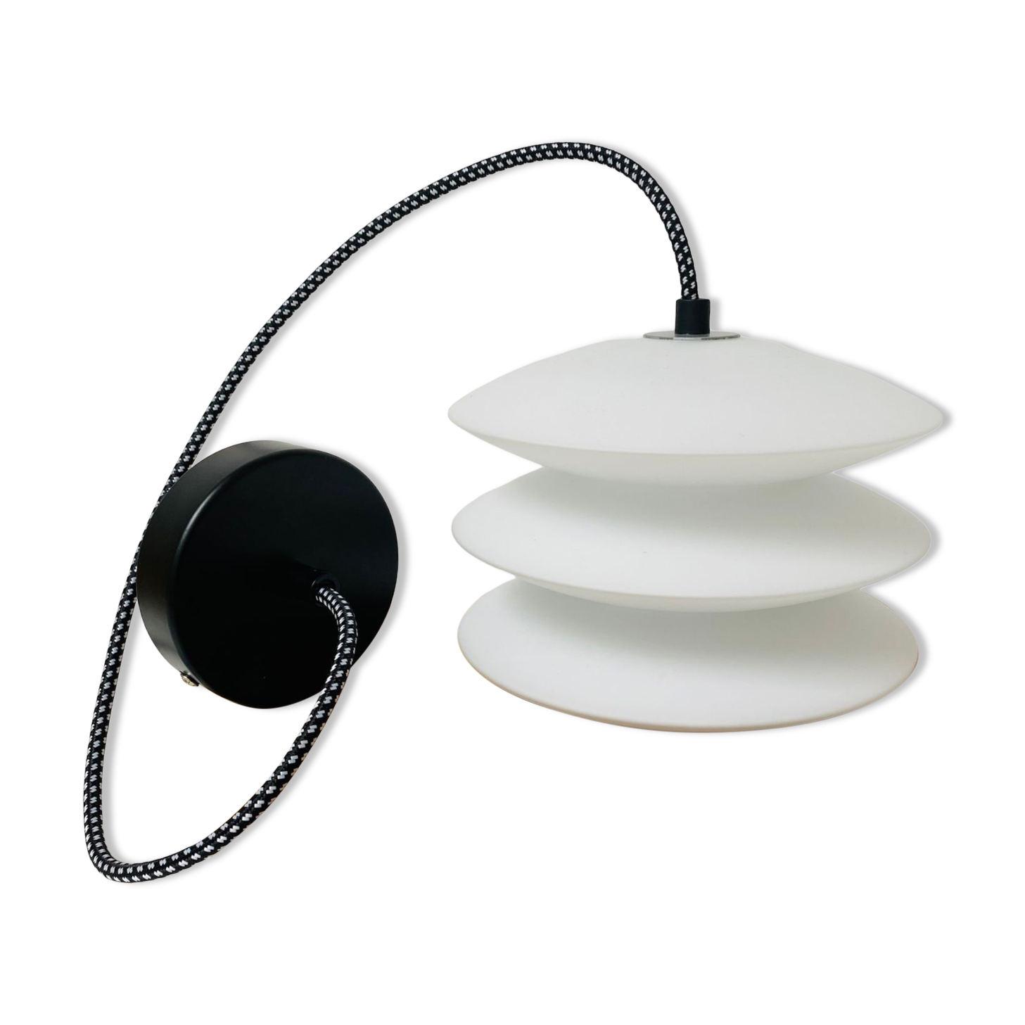 Corrugated opaline suspension