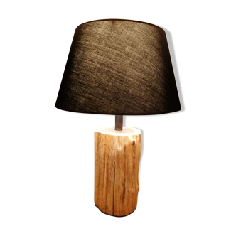 Lampe en bois d’IF