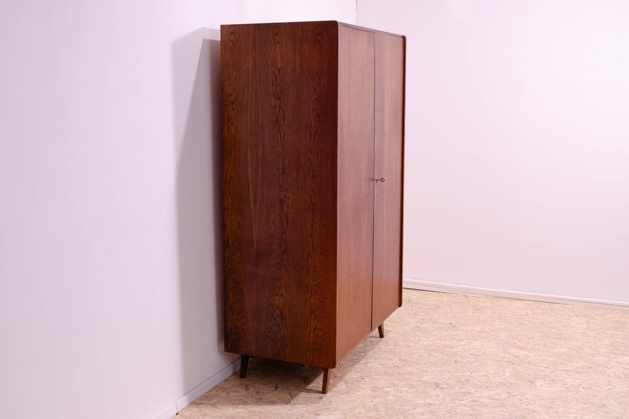 Elegant oak wardrobe U-450 by Jiří Jiroutek for Interiér Praha, 1960´s