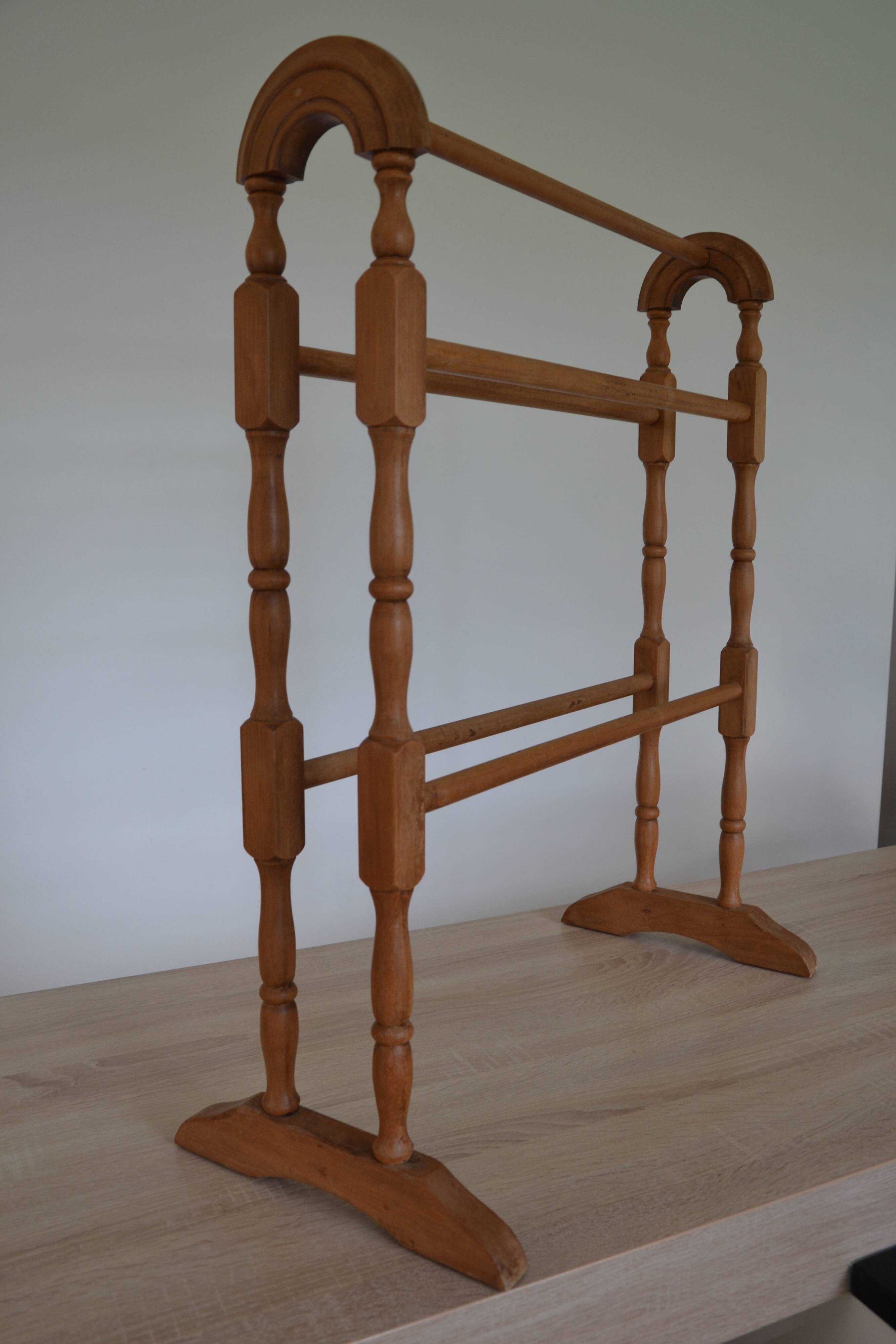 Pine towel rack