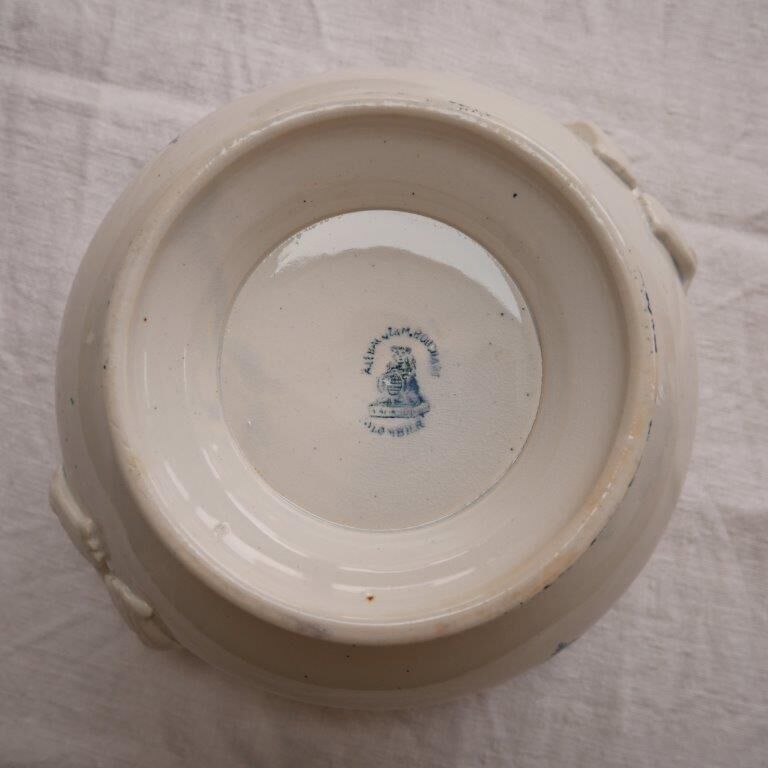 Soup or vegetable bowl St Amand iron earth model "dovecote"