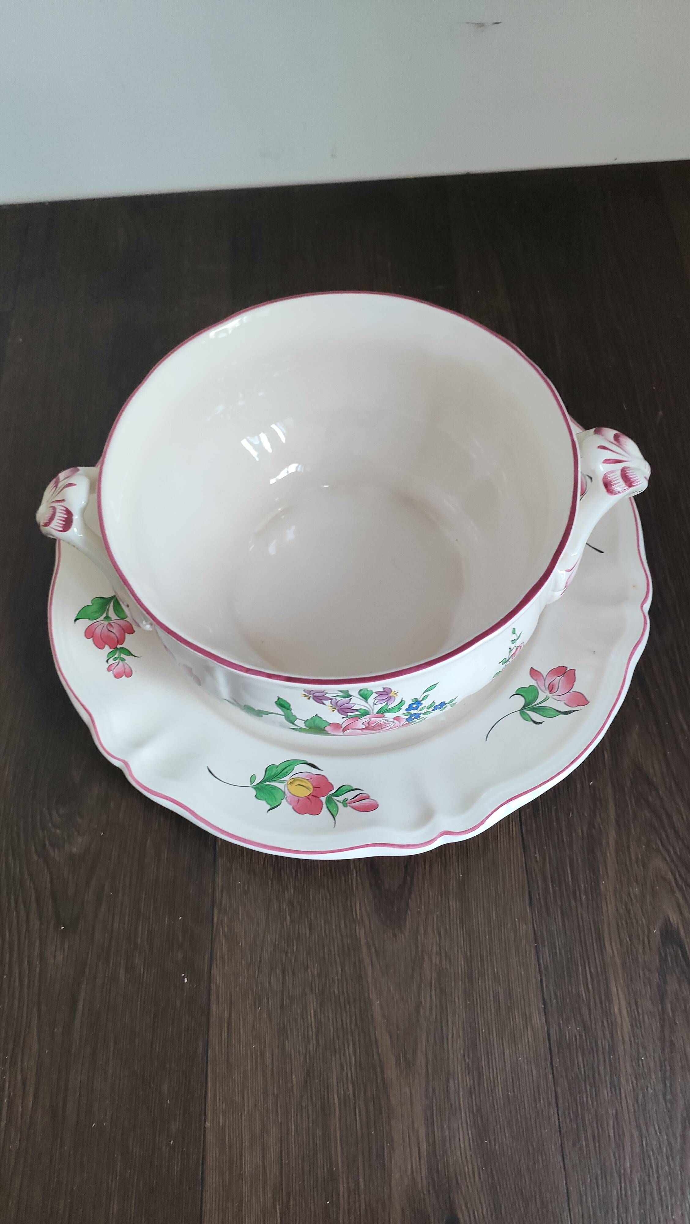 Grande soupière ancienne et son dormant en faïence de Lunéville – Décor Rév