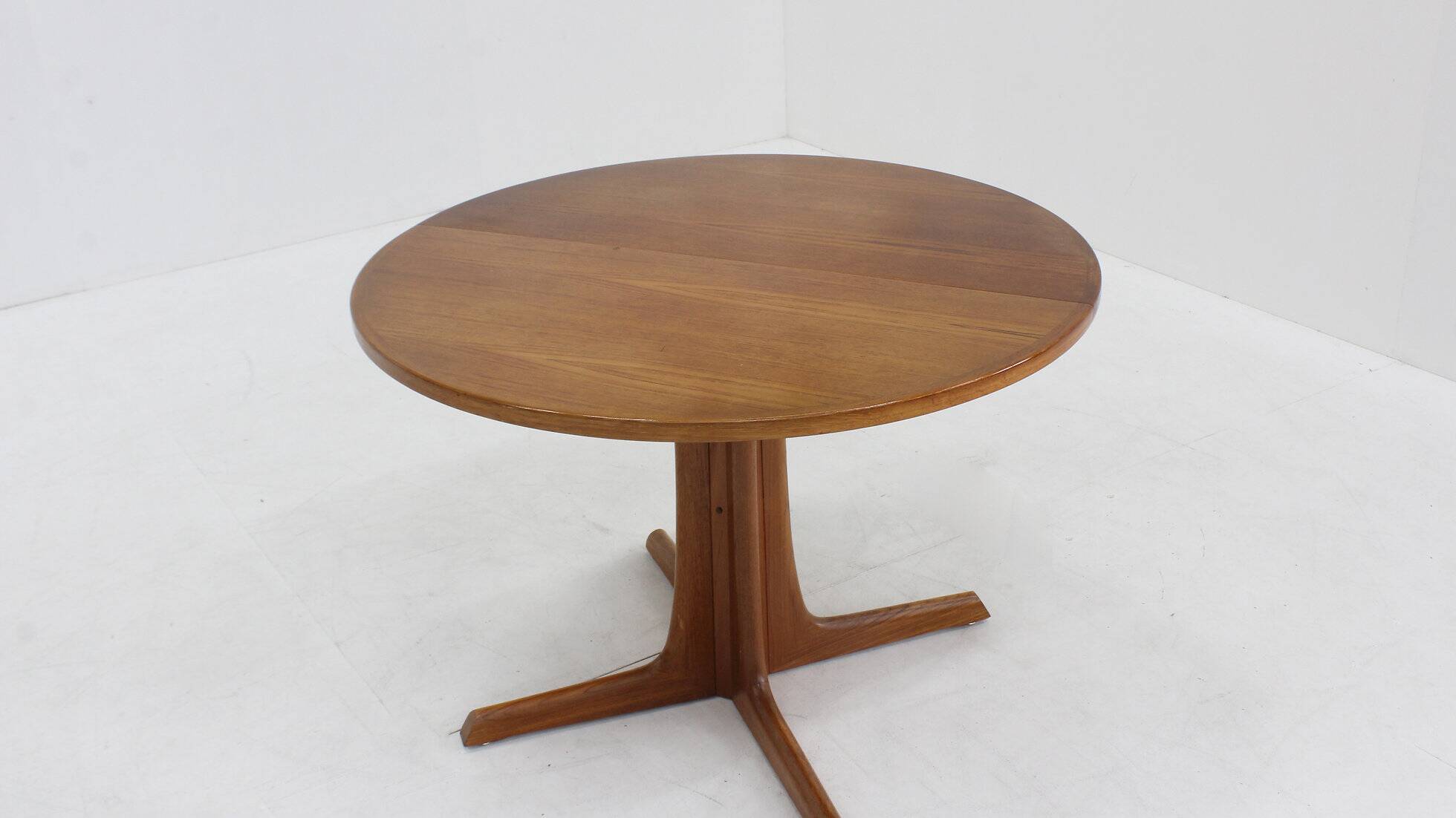 Vintage Danish round extendable dining table teak 1960s Gudme
