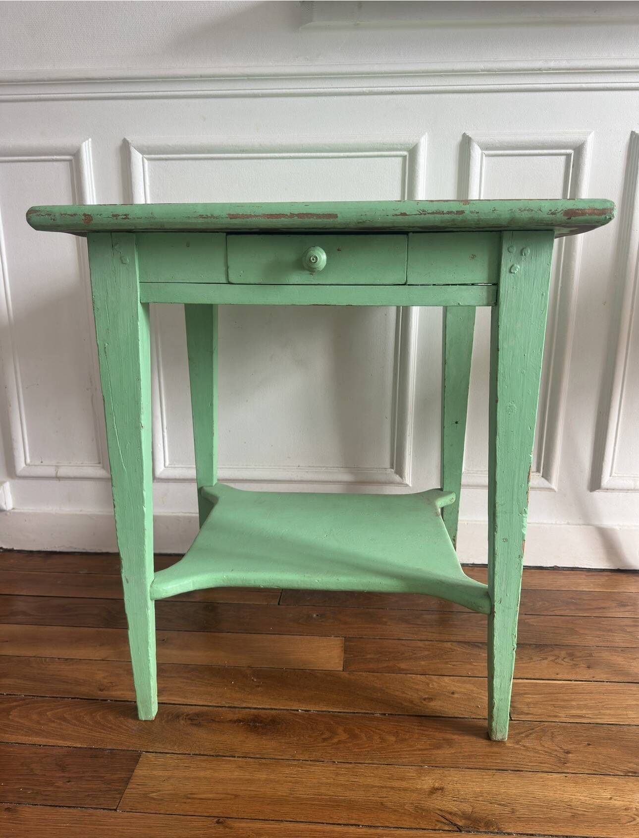 Vintage farmhouse table in solid wood with beautiful antique patina.