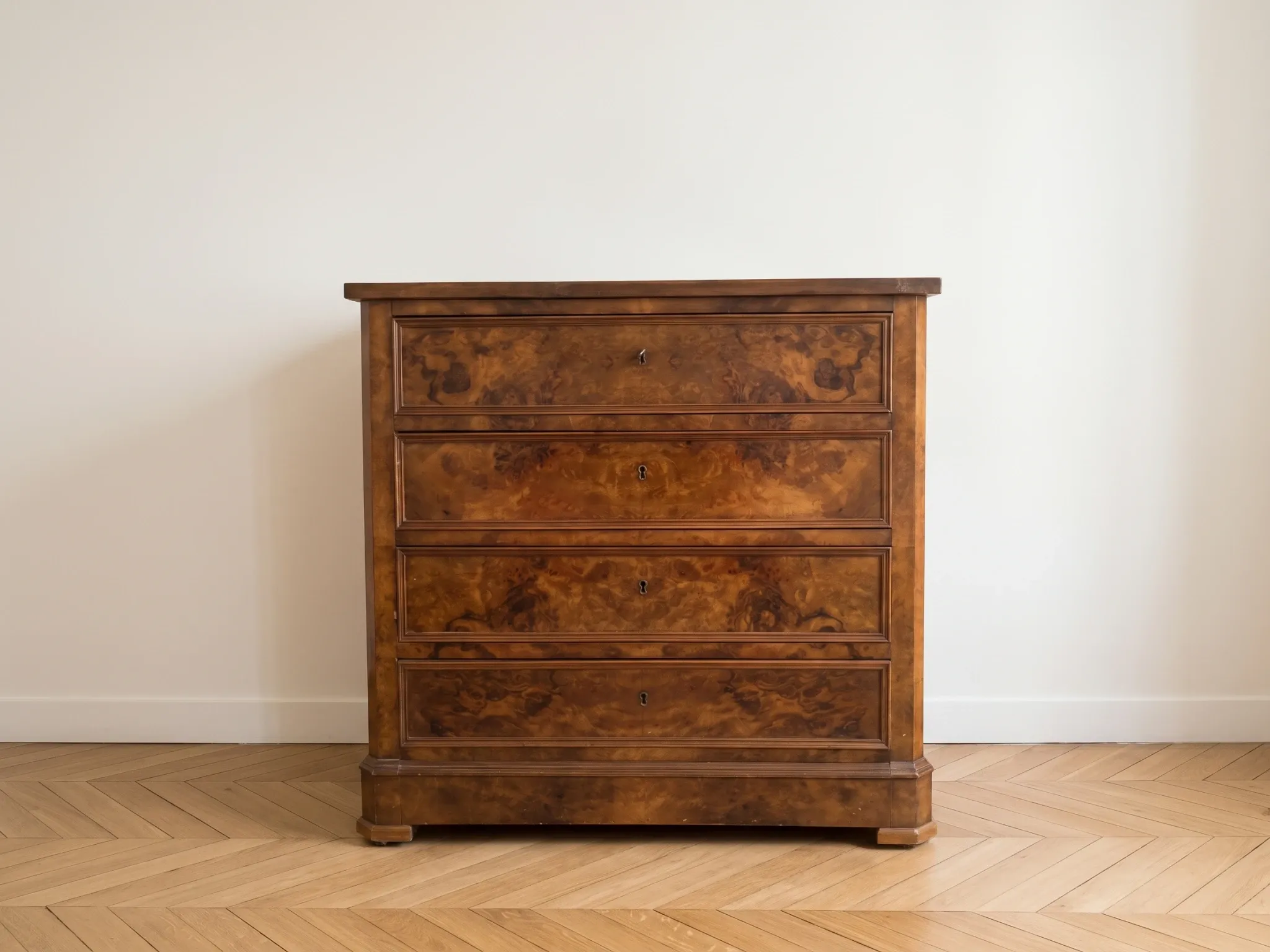 Commode ancienne en noyer