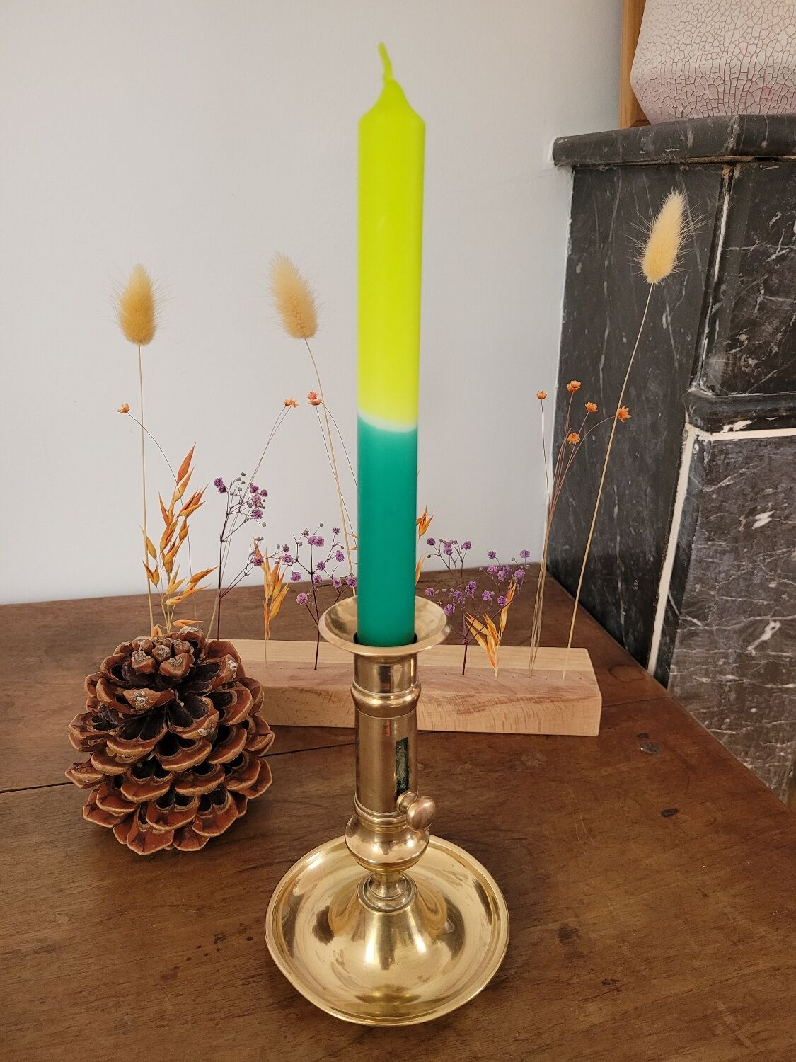 Push candle holder with hollow dish