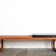 Banc en teck avec coussin d’assise en skaï noir Origine Danemark années