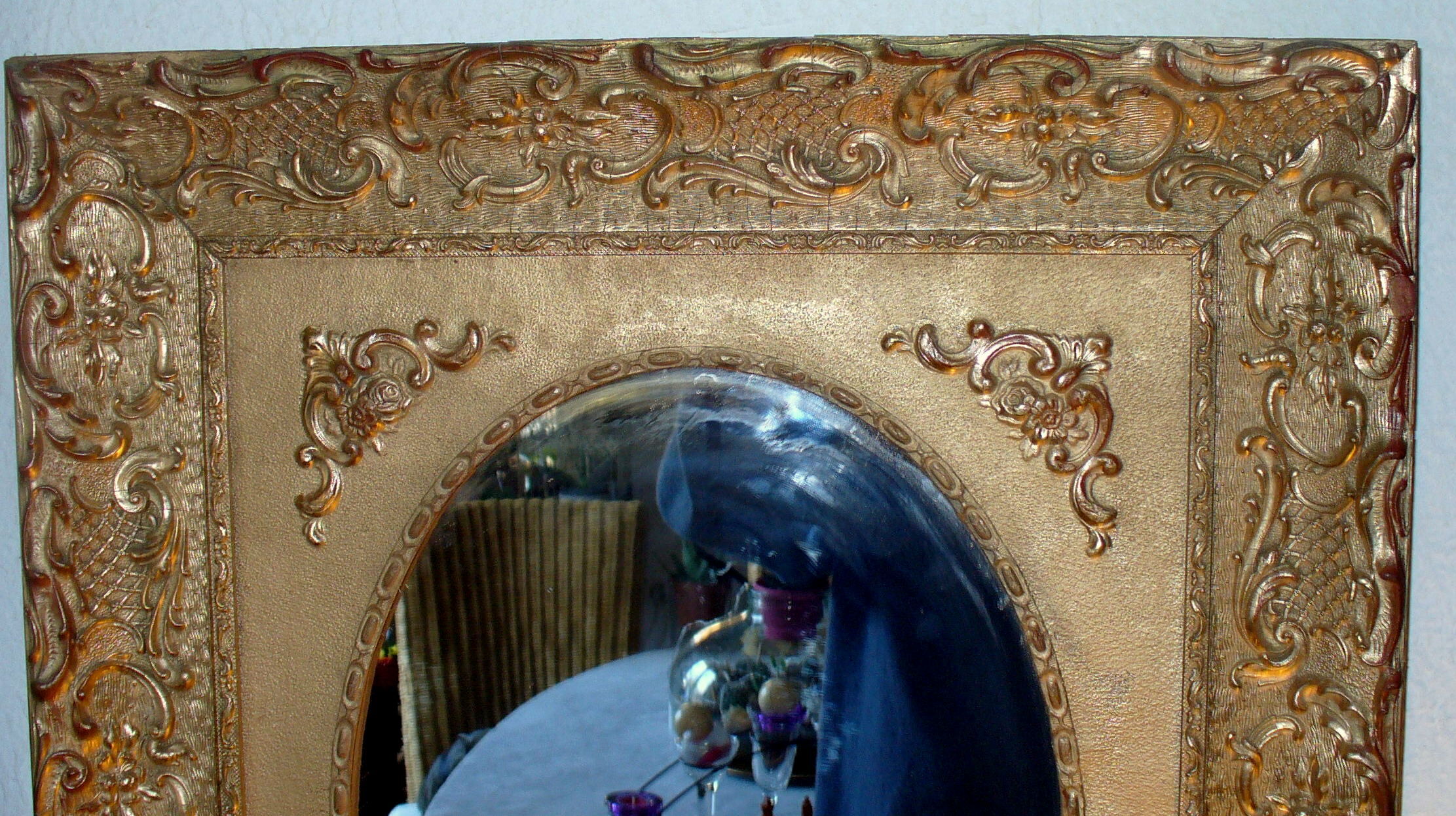 Mirror in medallion, gilded Napoleon lll period