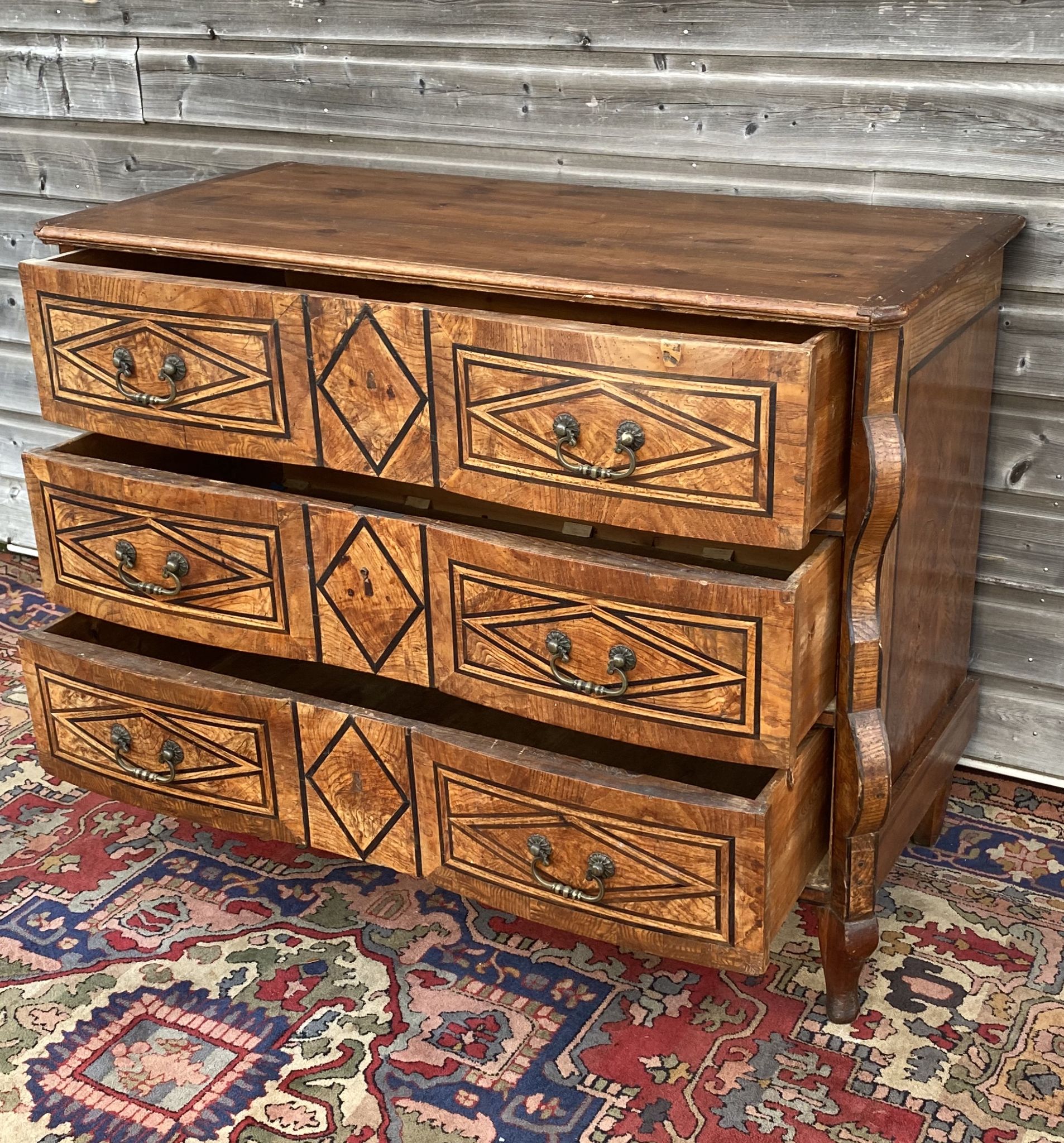 Commode Mazarine d’époque Louis XIV provenant du château de Bracquetuit