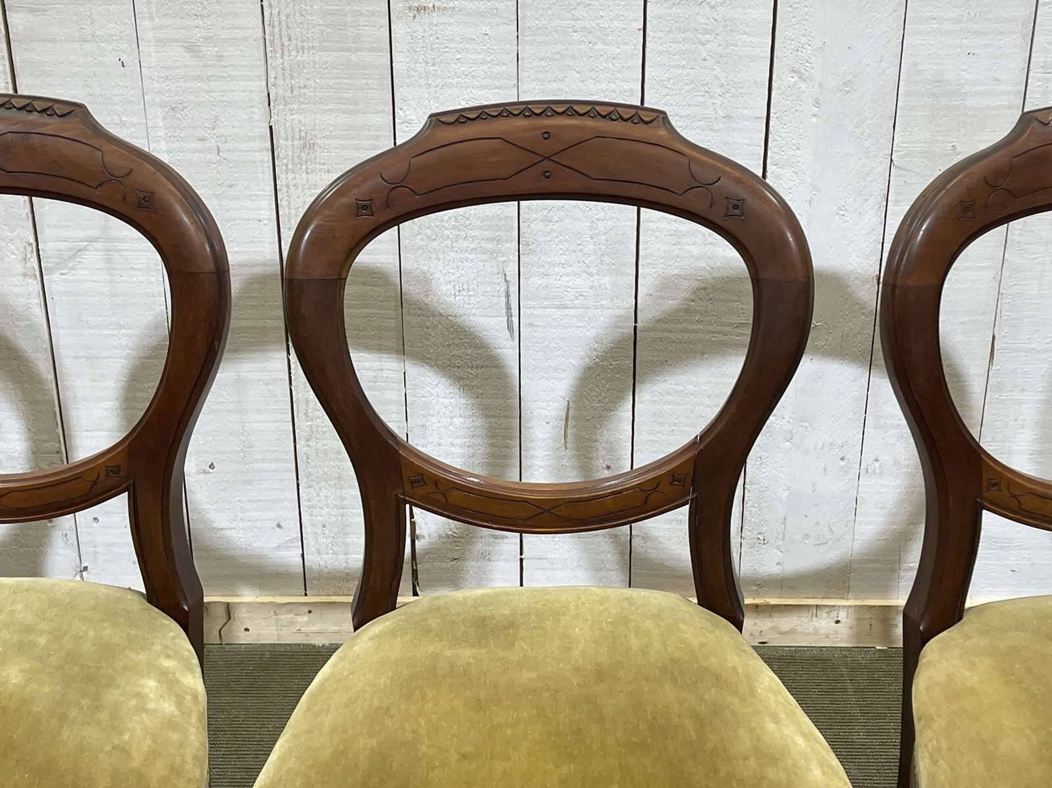 Suite de 4 chaises anglaises Victoriennes 19ème en Acajou