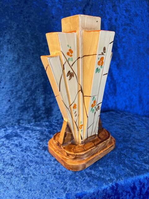 Myott&sons - art deco  moderne /pyramid vase ref 8667