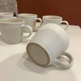 Mug en gré émaillé blanc cassé