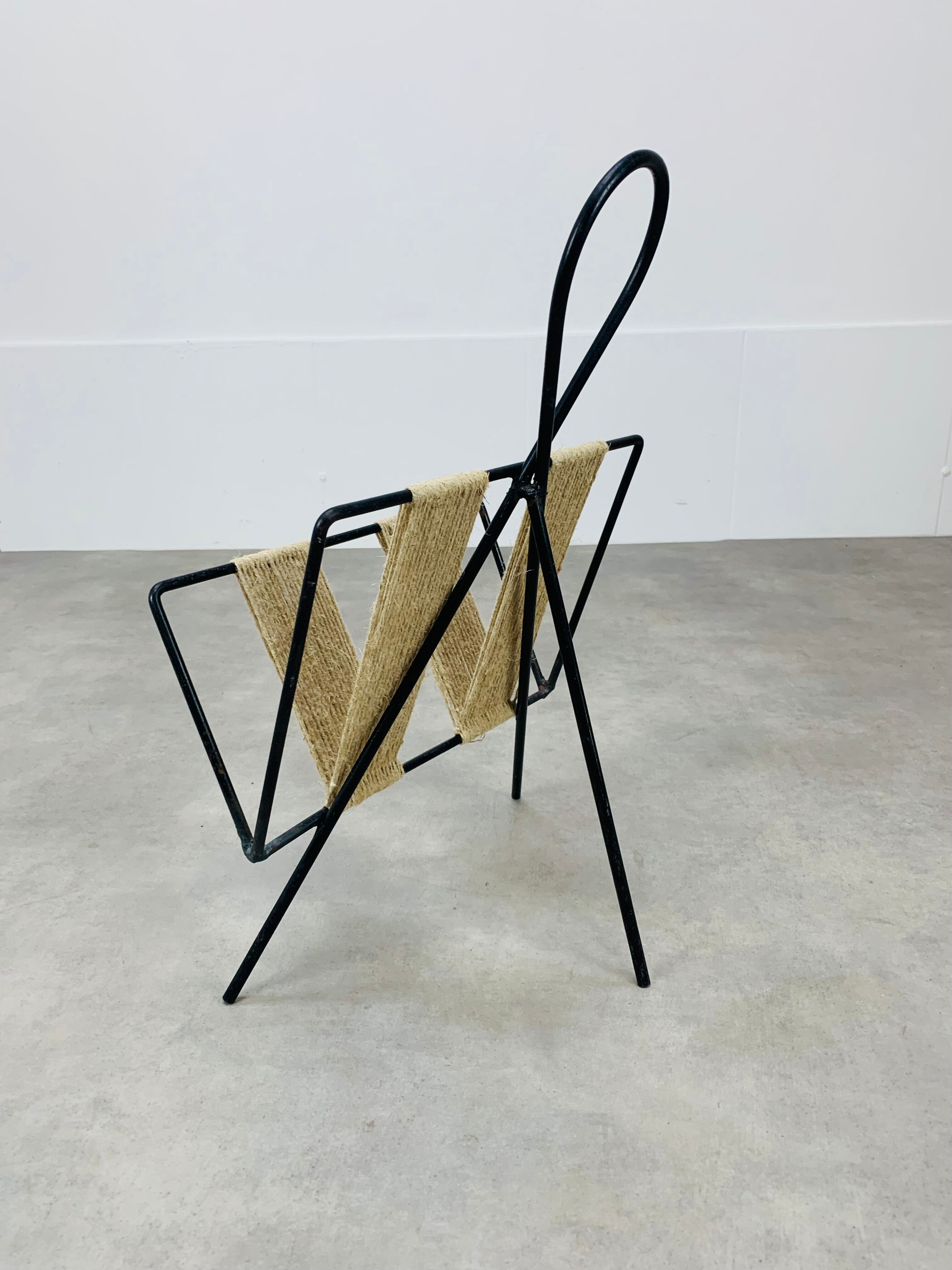 Tripod metal and rope magazine door 50s