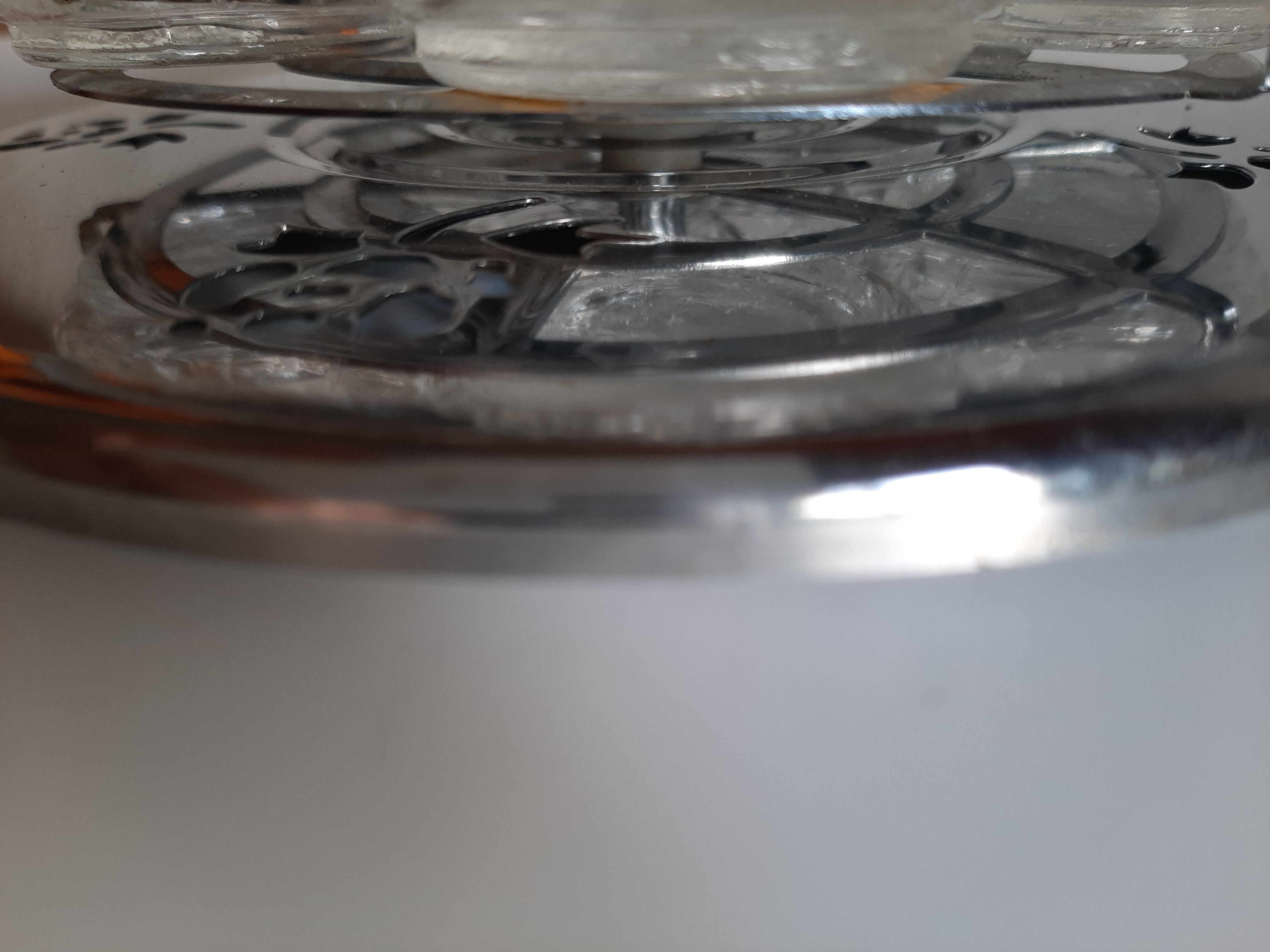 Salt and pepper servant