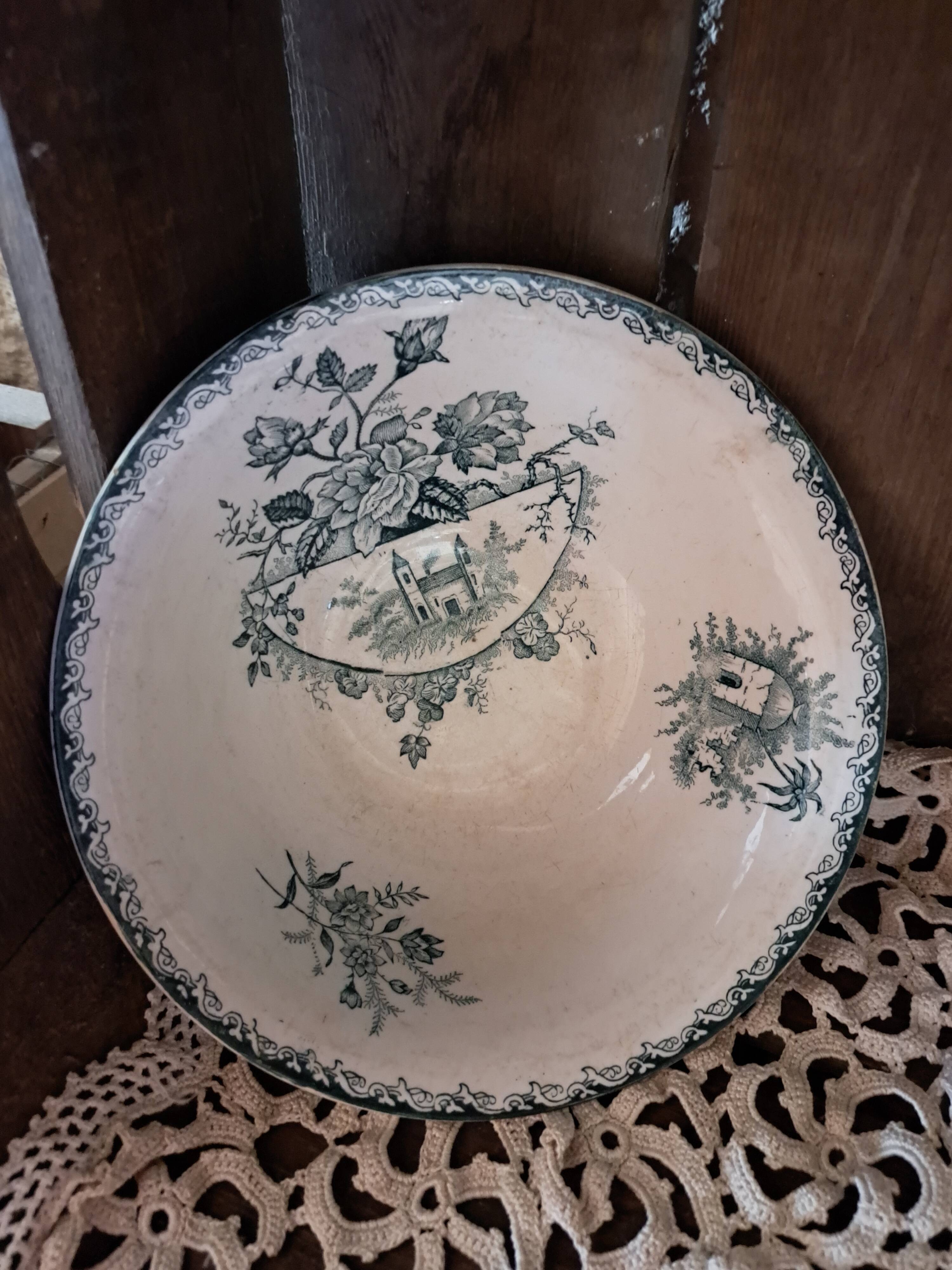 Salad bowl in iron from the Saint Amand et Hamage factory - PAYSAGE model