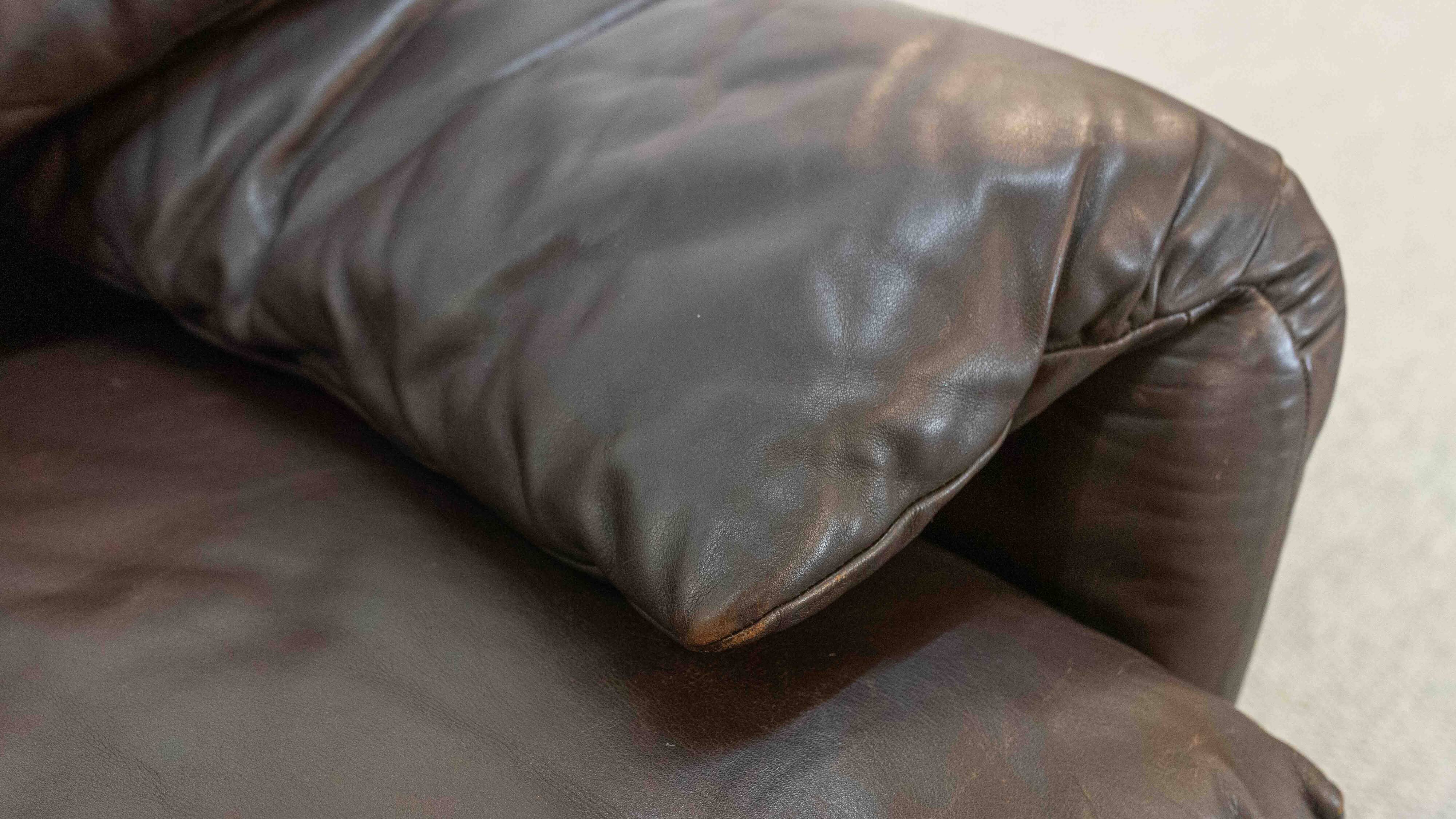 Brown leather 2-seater sofa Cassina Maralunga by Vico Magistretti