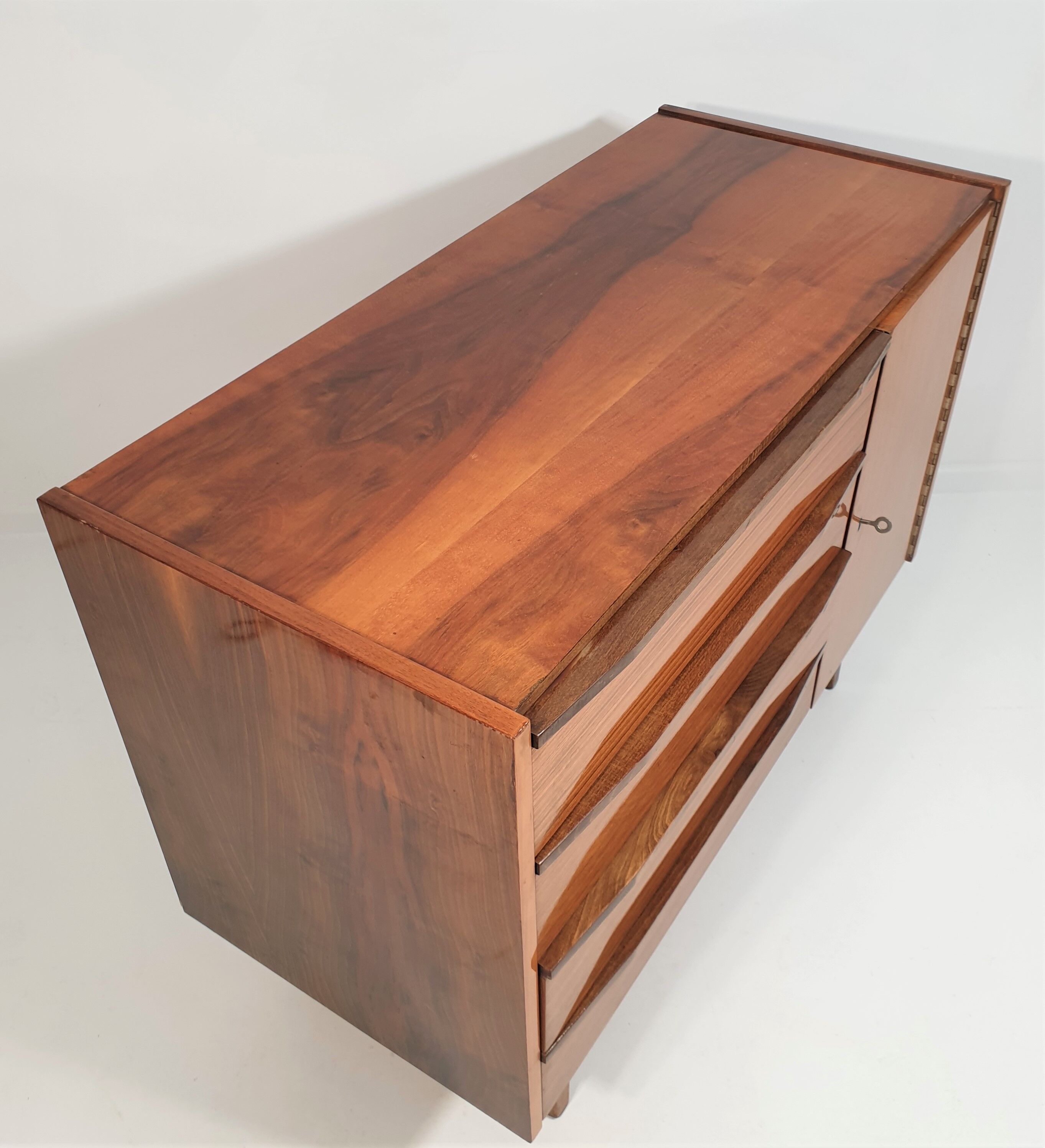 Commode vintage d’Interier Praha, années 1970