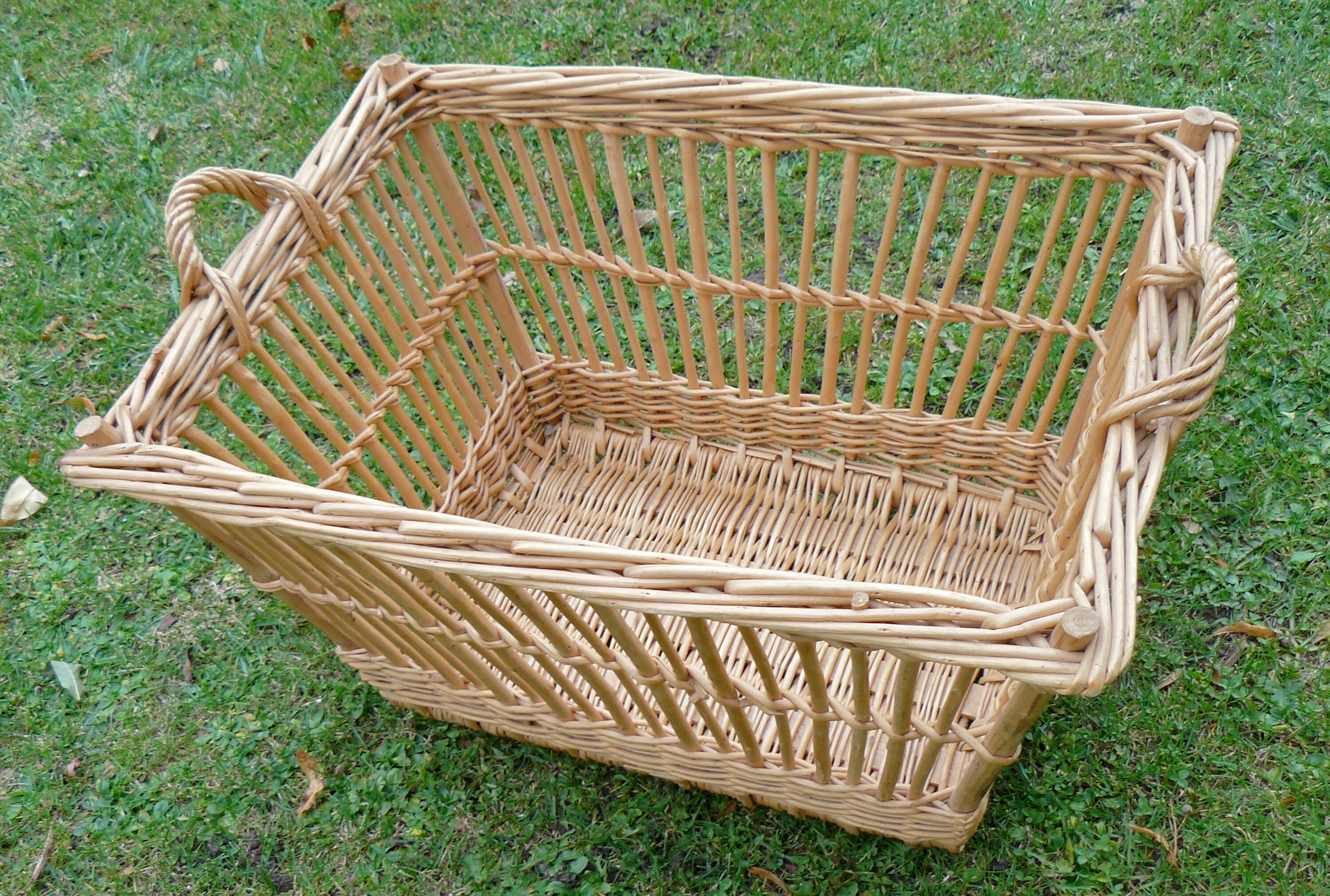 Rectangular basket in old rattan