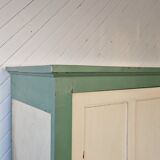 Armoire parisienne