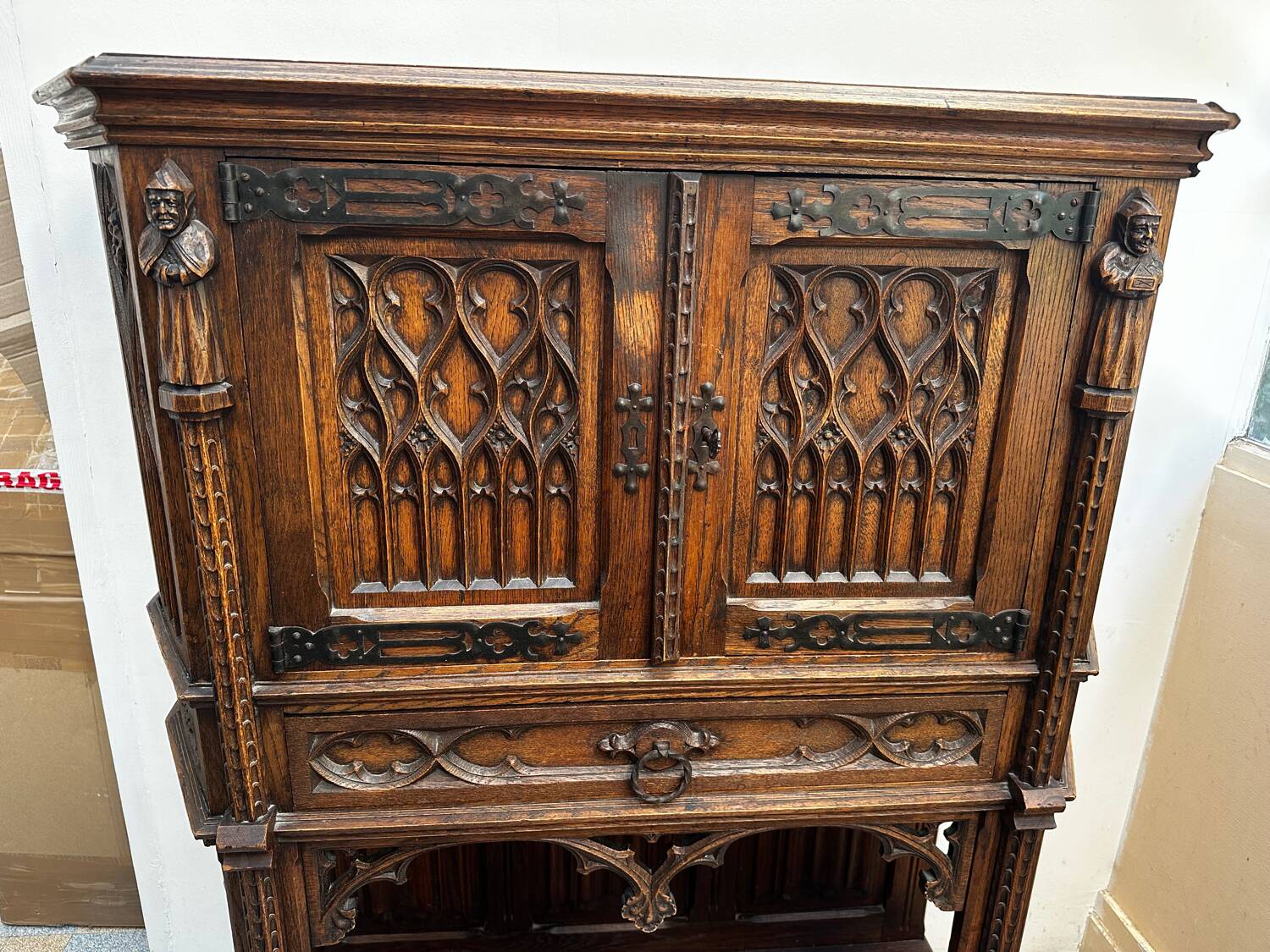 Gothic oak buffet cabinet - 19th century