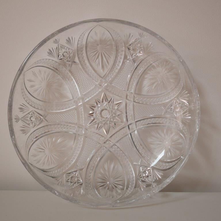 Chiseled crystal bowl