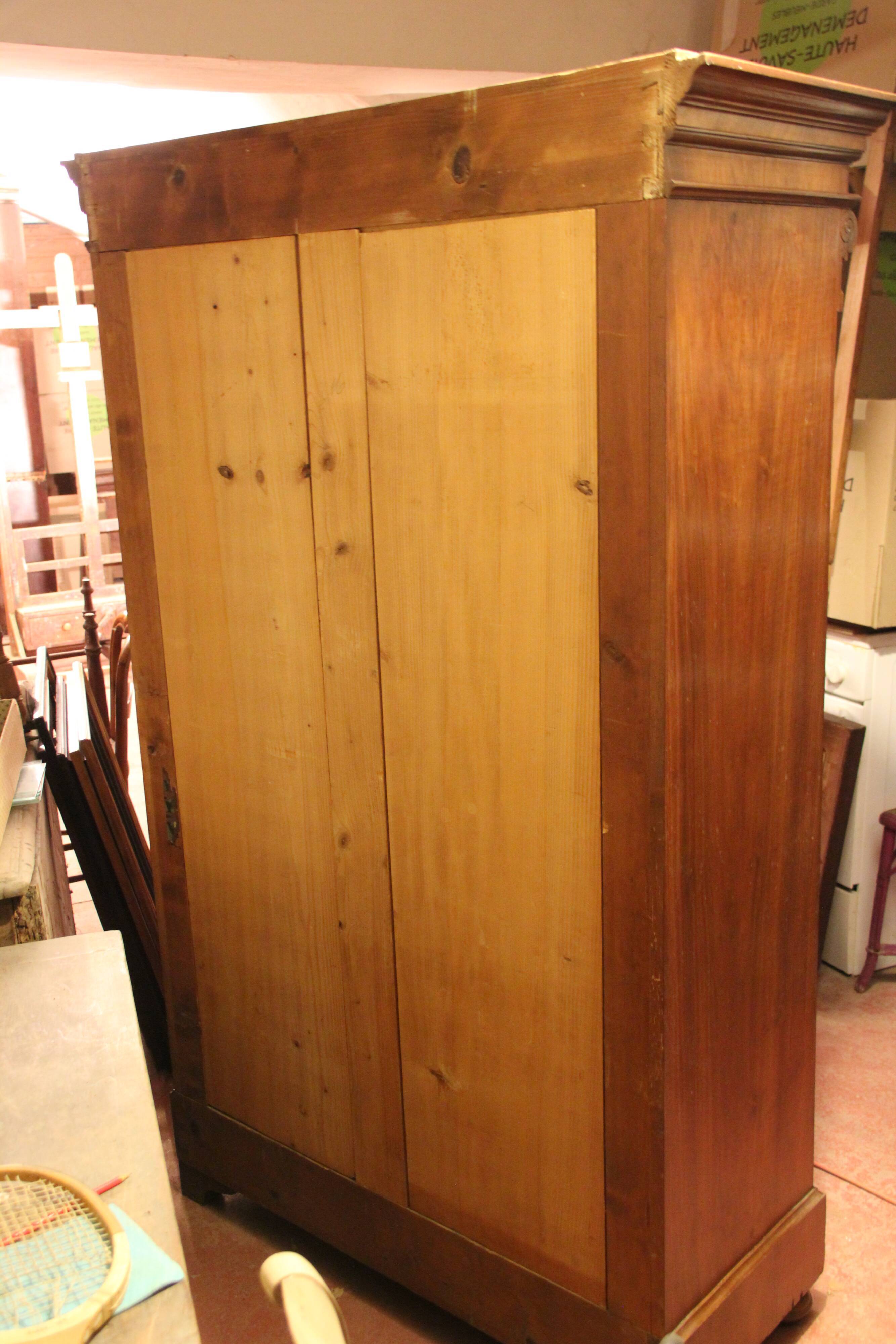 Solid wood cabinet and veneer. early twentieth century