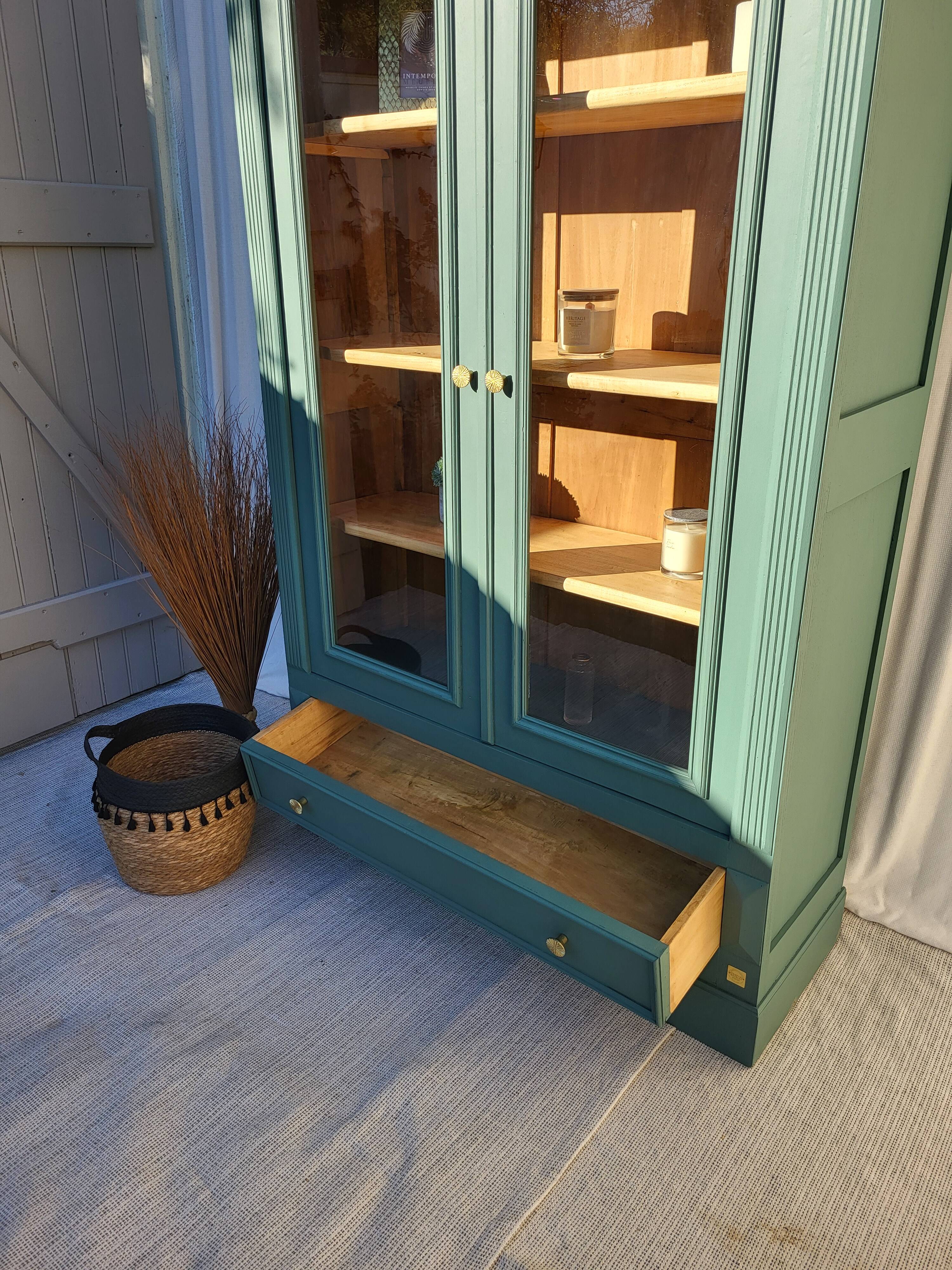 2 glass door dresser