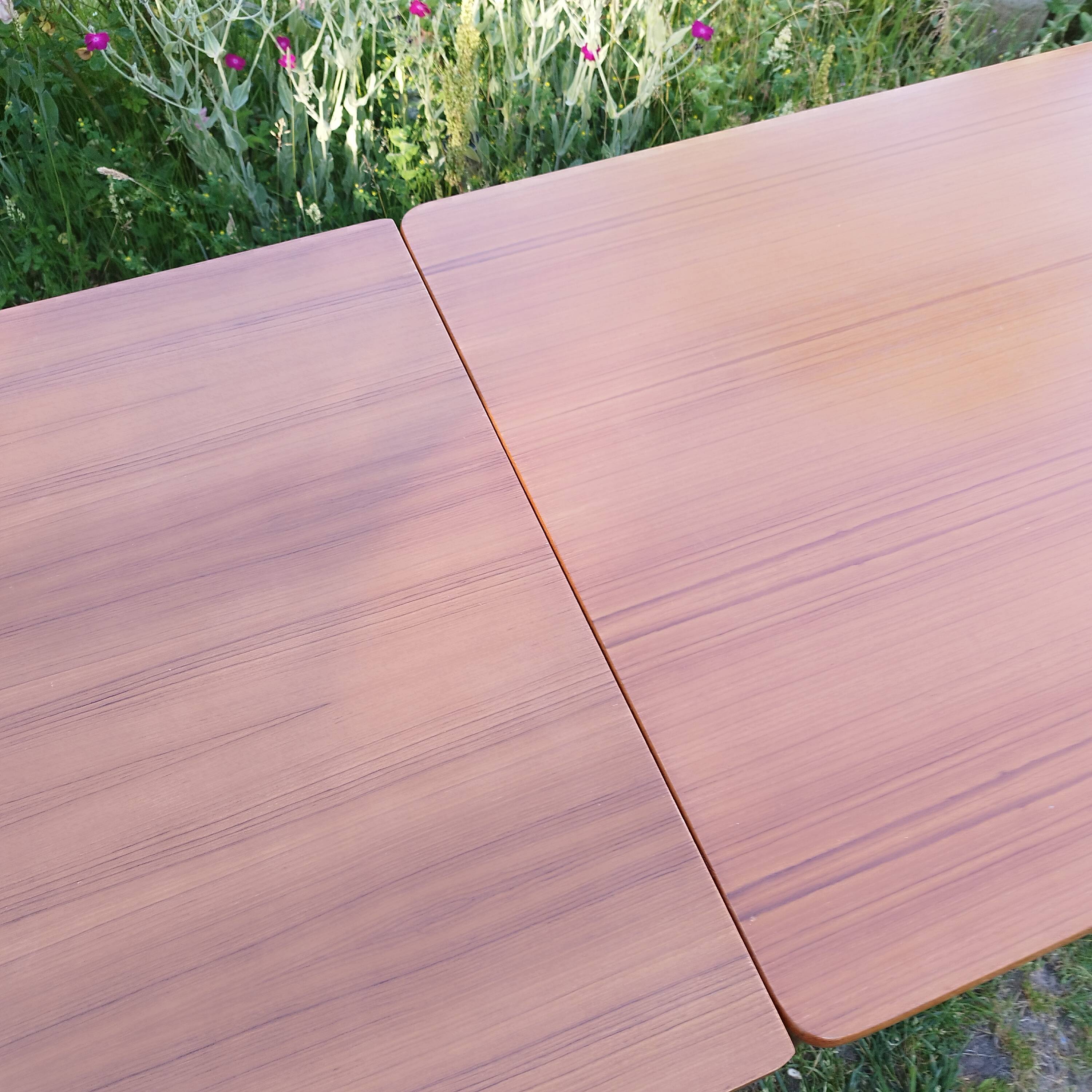 Table scandinave en teck