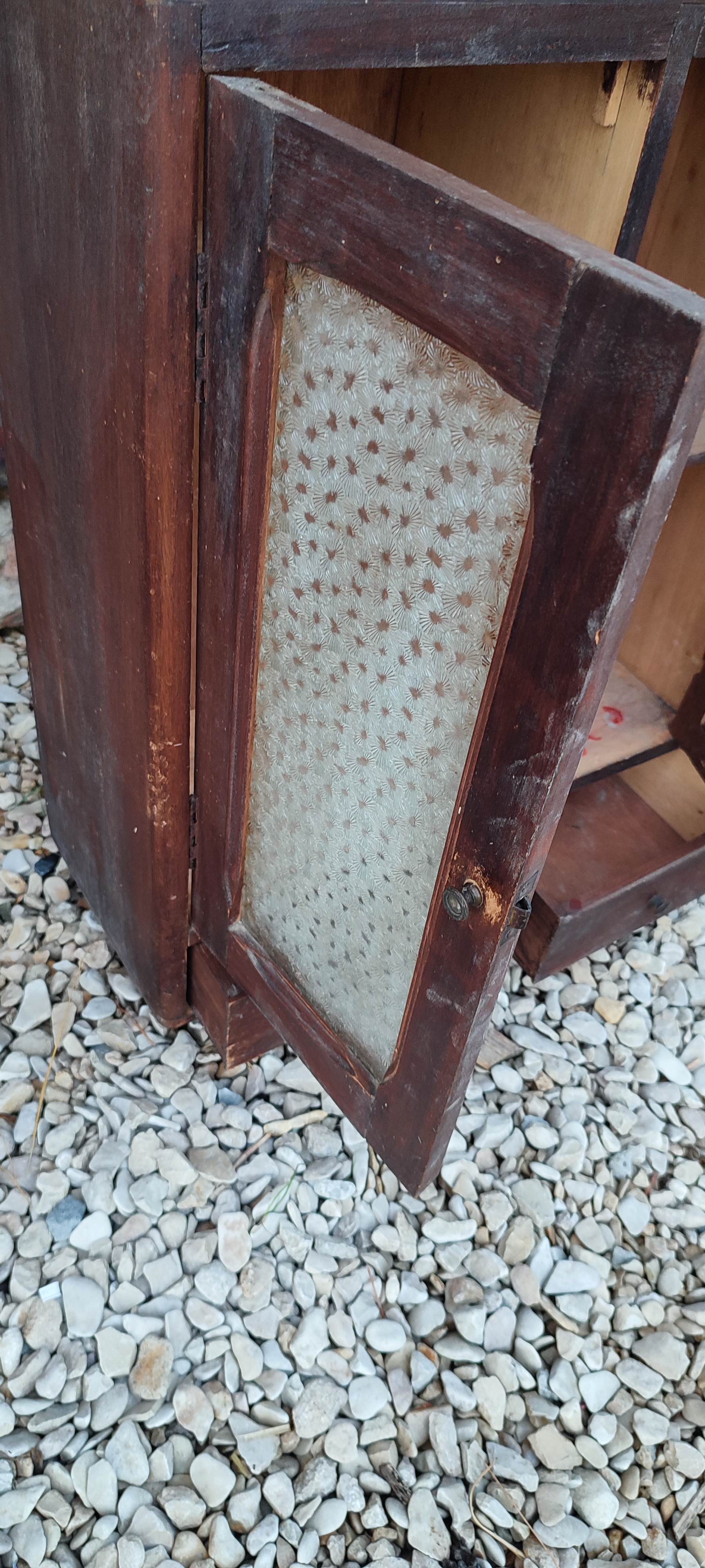 Wall-mounted medicine cabinet