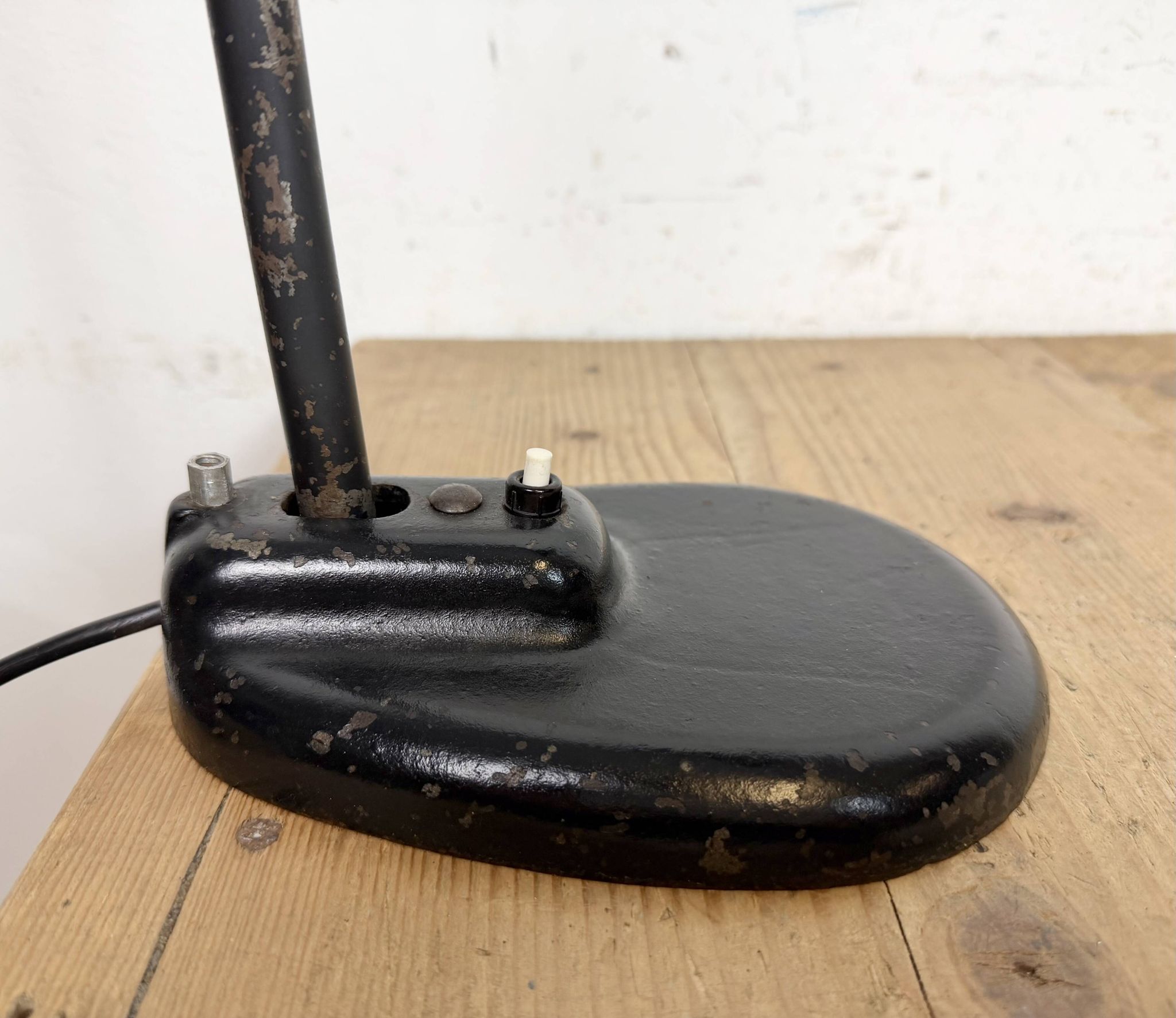 Lampe de table industrielle Bauhaus noire, années 1930
